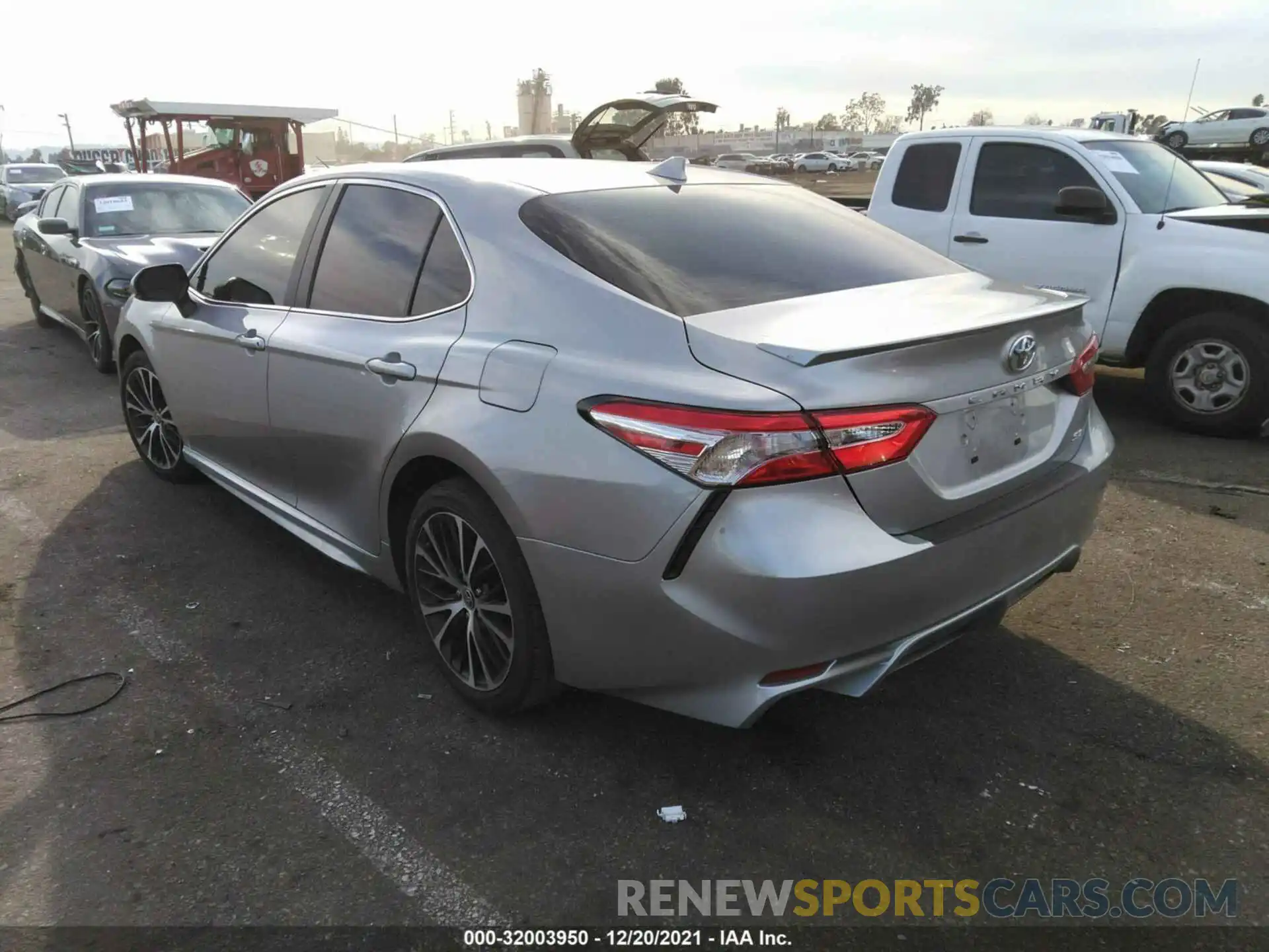 3 Photograph of a damaged car 4T1M11AKXLU962500 TOYOTA CAMRY 2020