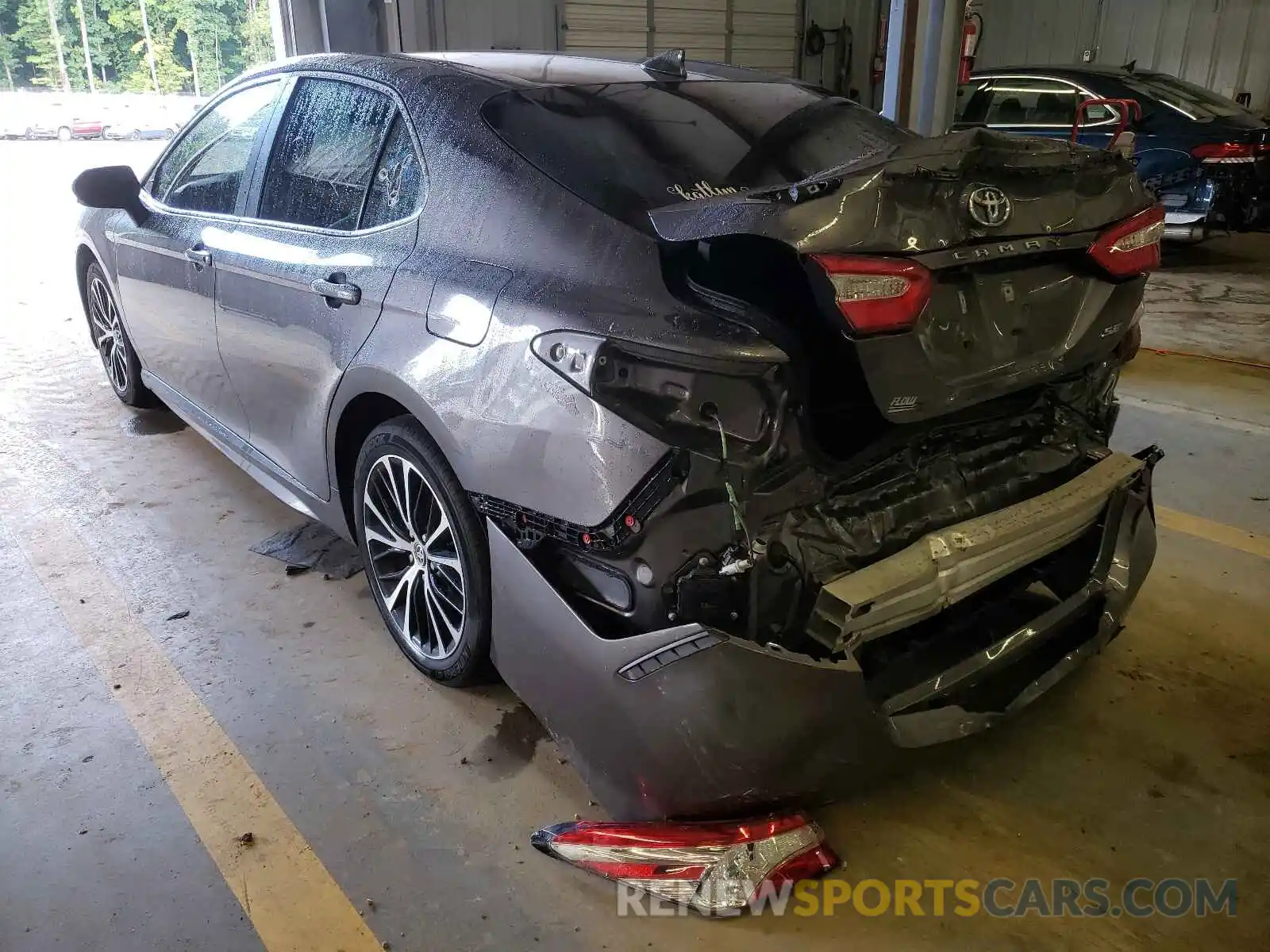 3 Photograph of a damaged car 4T1M11AKXLU990720 TOYOTA CAMRY 2020