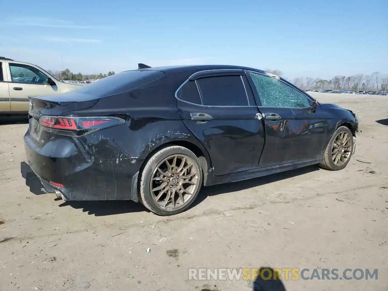 3 Photograph of a damaged car 4T1M11AKXLU998994 TOYOTA CAMRY 2020