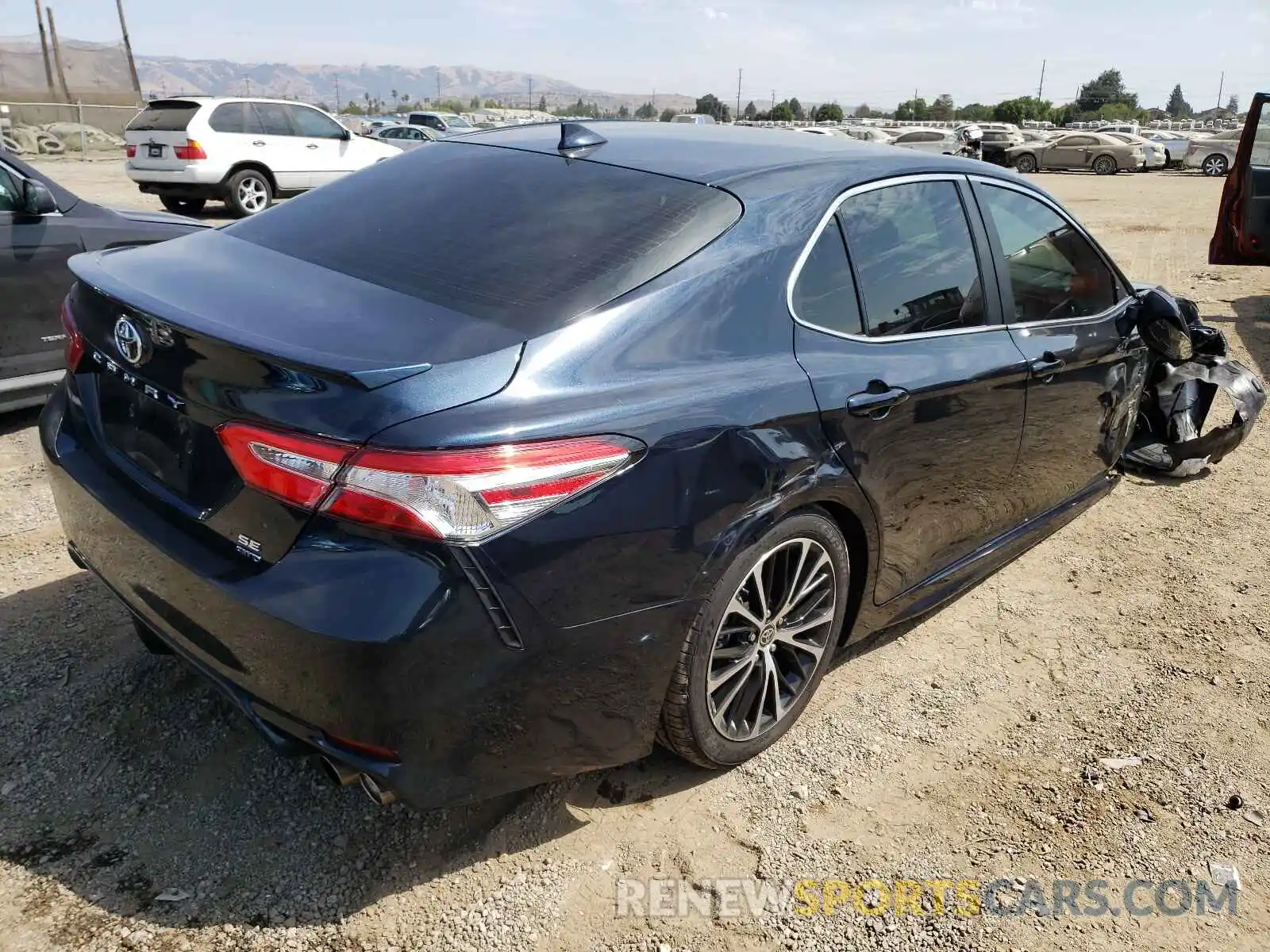 4 Photograph of a damaged car 4T1M11BK0LU009115 TOYOTA CAMRY 2020