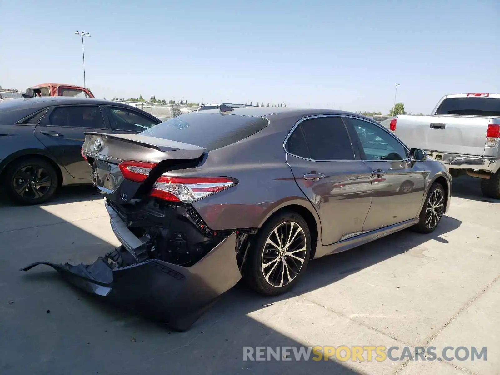 4 Photograph of a damaged car 4T1M11BK2LU005745 TOYOTA CAMRY 2020