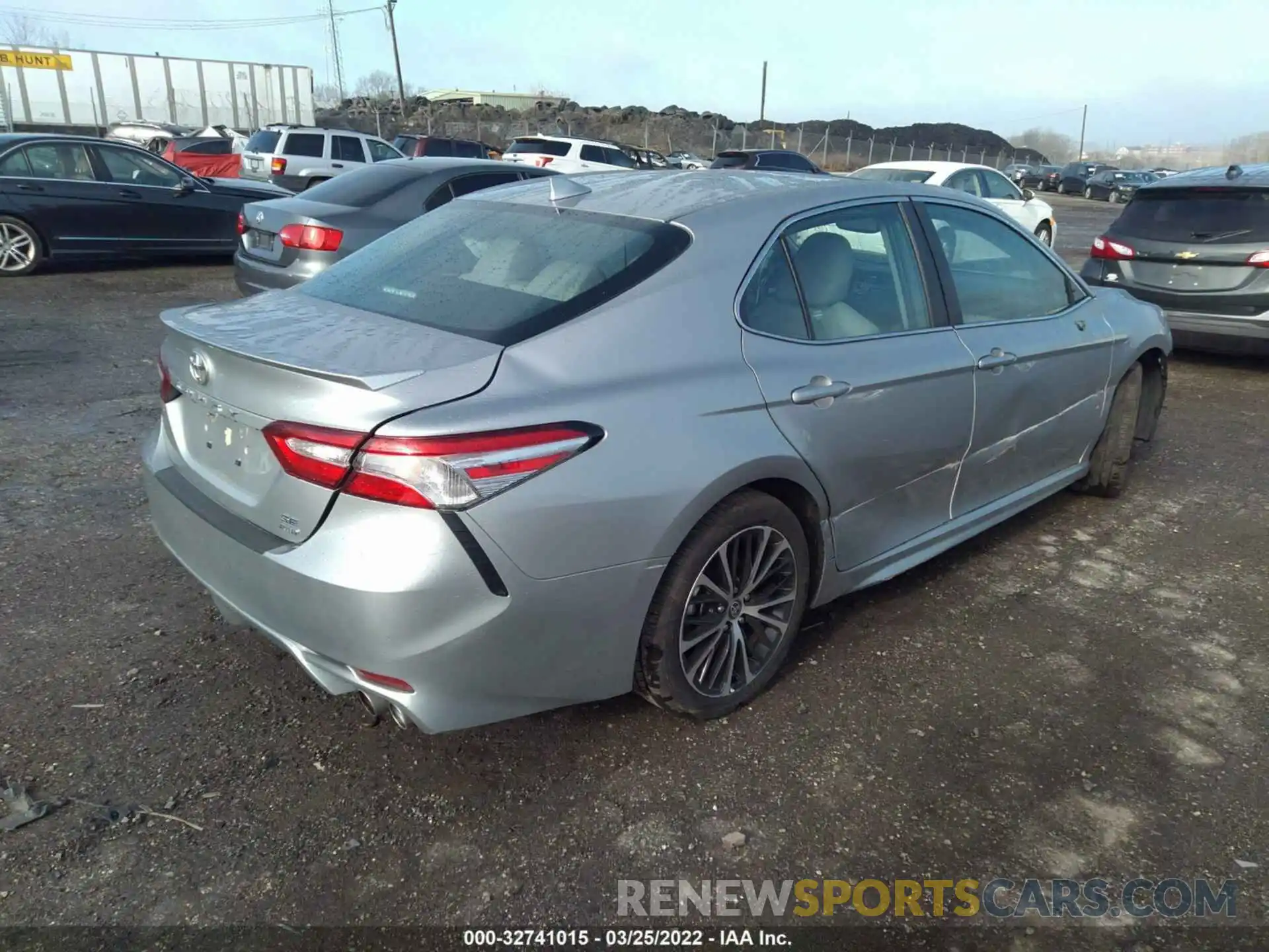 4 Photograph of a damaged car 4T1M11BK2LU010315 TOYOTA CAMRY 2020