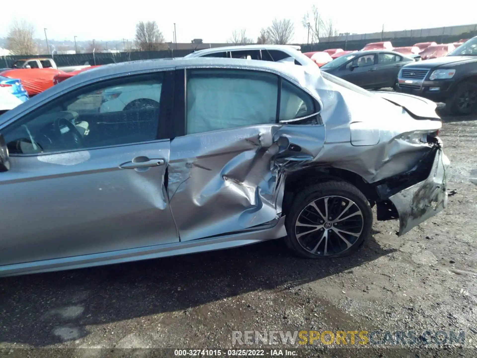 6 Photograph of a damaged car 4T1M11BK2LU010315 TOYOTA CAMRY 2020