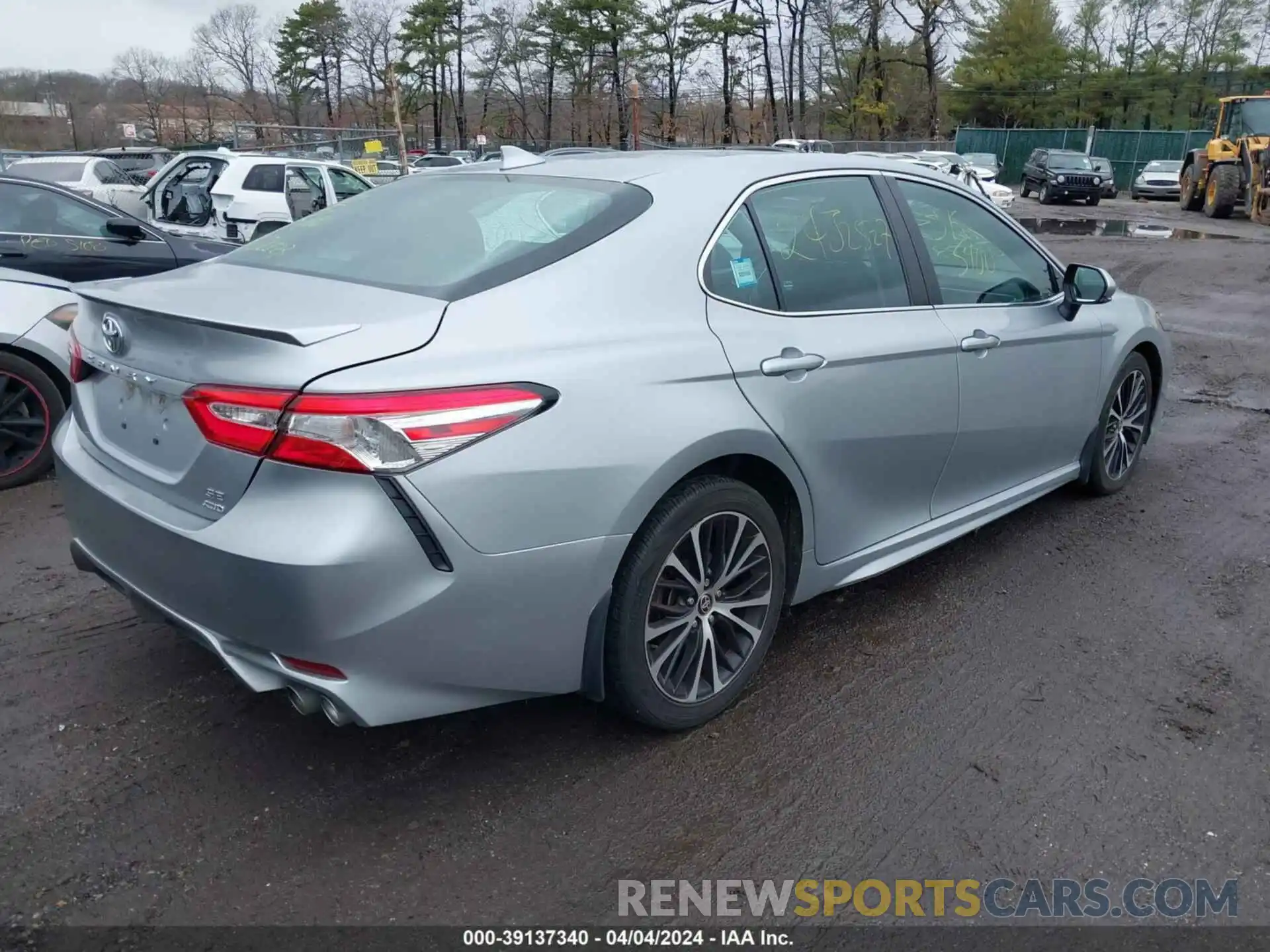 4 Photograph of a damaged car 4T1M11BK3LU005950 TOYOTA CAMRY 2020