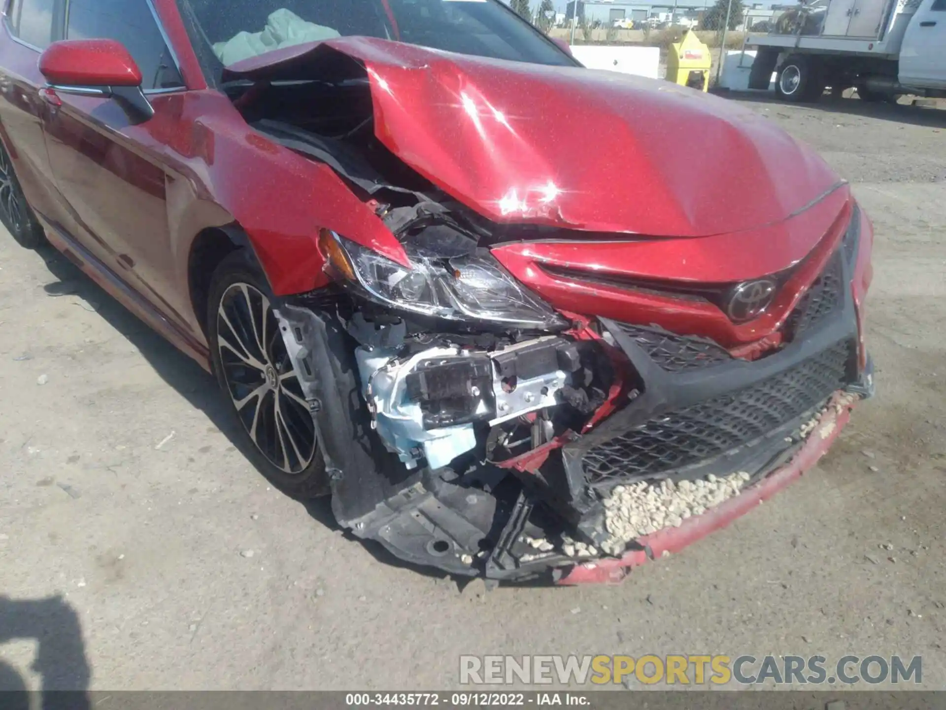 6 Photograph of a damaged car 4T1M11BK3LU006290 TOYOTA CAMRY 2020