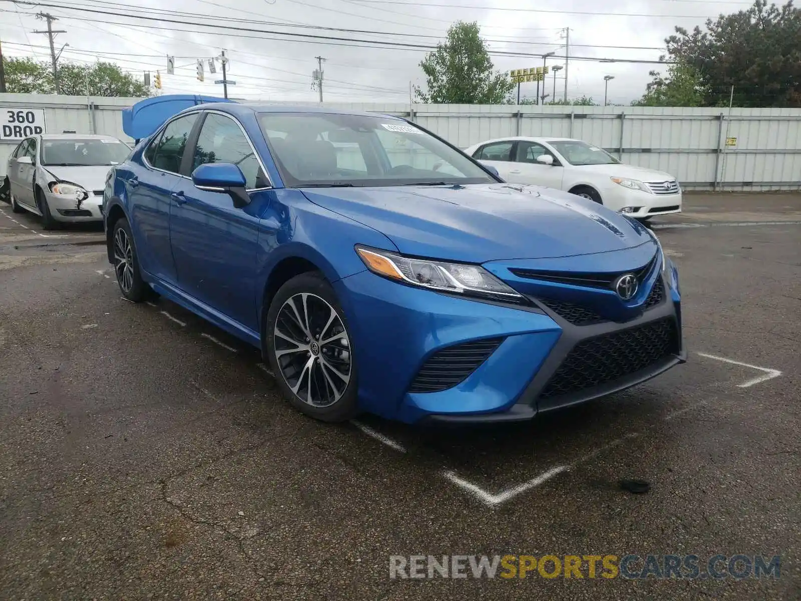 1 Photograph of a damaged car 4T1M11BK3LU011005 TOYOTA CAMRY 2020