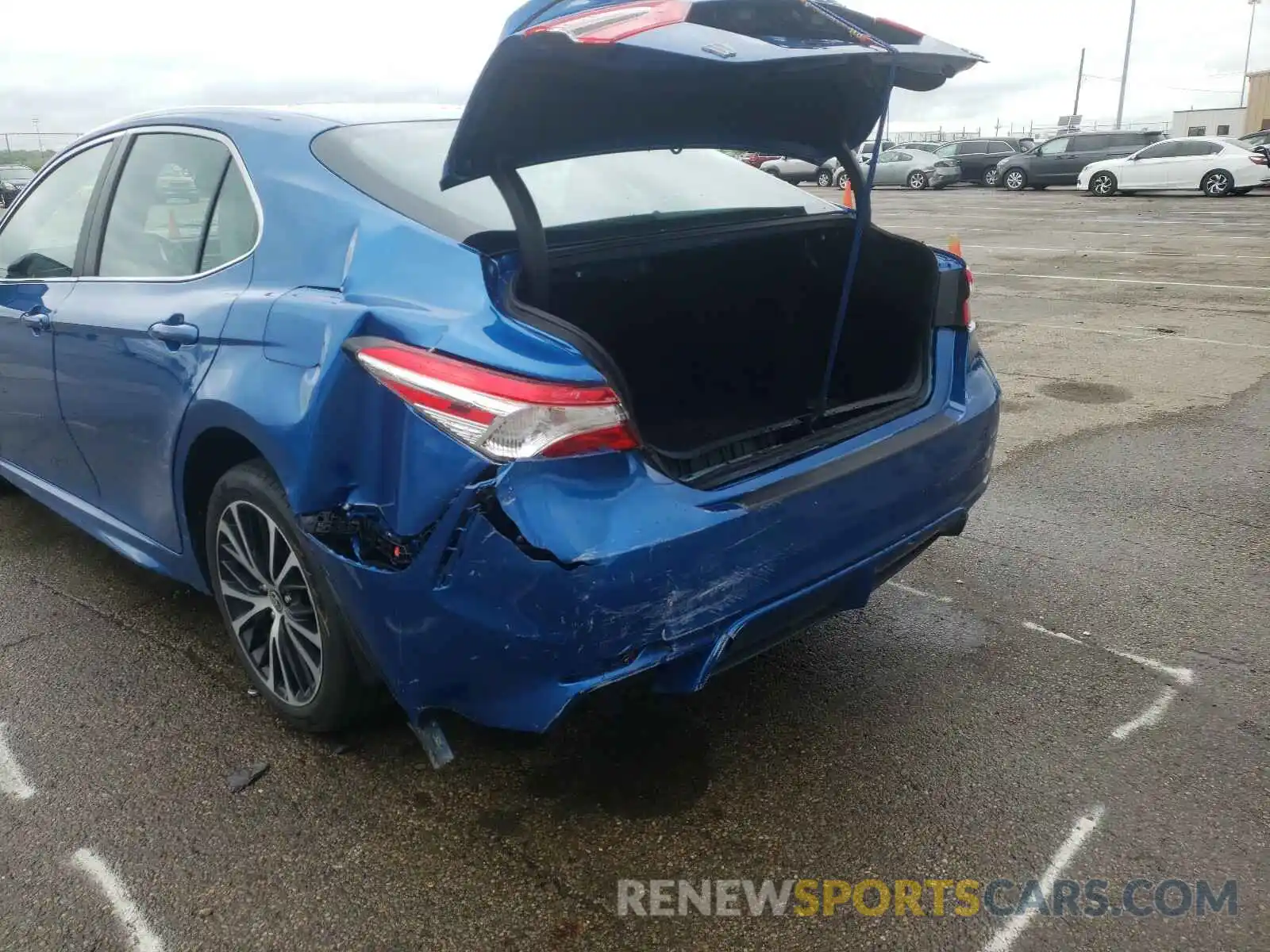 9 Photograph of a damaged car 4T1M11BK3LU011005 TOYOTA CAMRY 2020