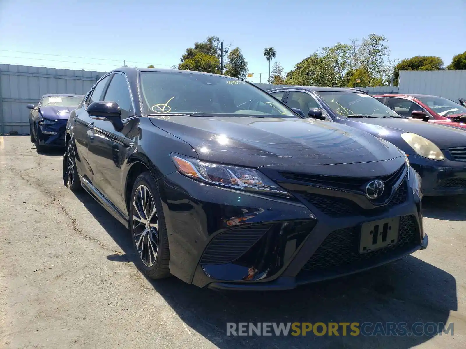 1 Photograph of a damaged car 4T1M11BK4LU014690 TOYOTA CAMRY 2020