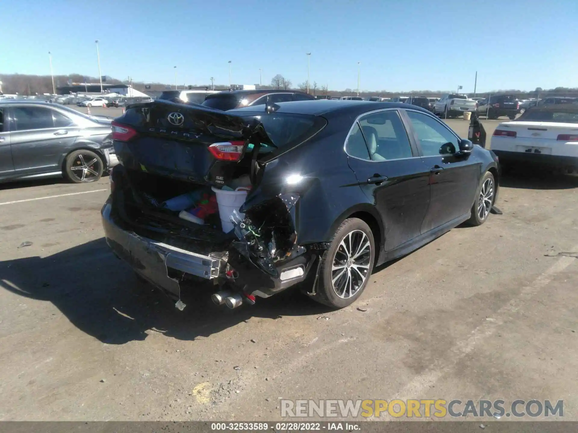 4 Photograph of a damaged car 4T1M11BK8LU008262 TOYOTA CAMRY 2020