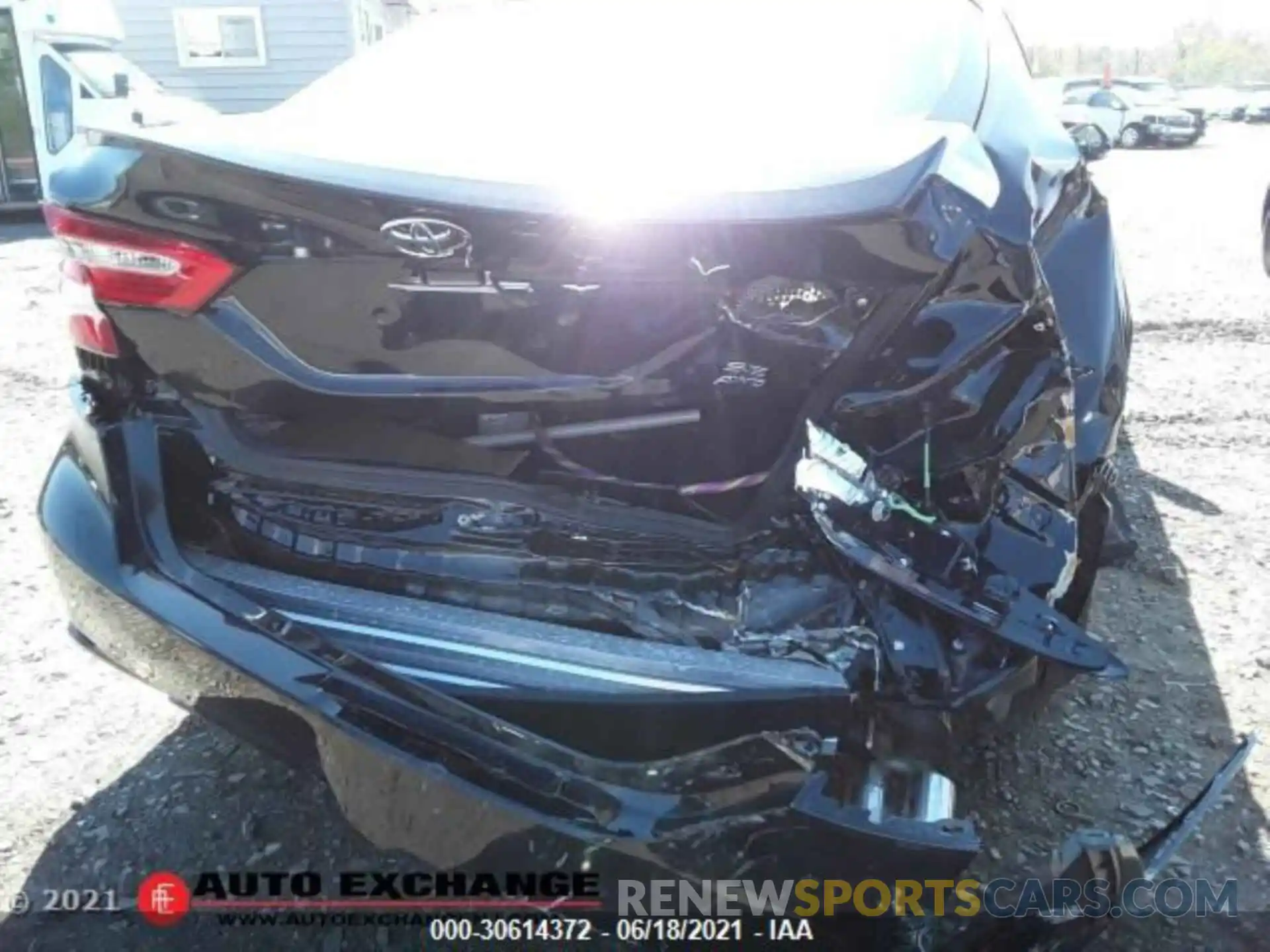 1 Photograph of a damaged car 4T1M11BK8LU014465 TOYOTA CAMRY 2020