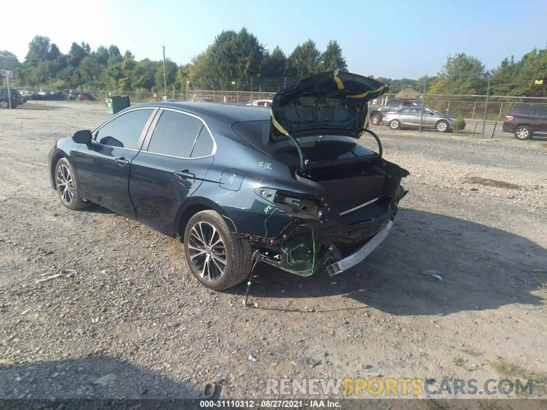 3 Фотография поврежденного автомобиля 4T1M11BKXLU008067 TOYOTA CAMRY 2020