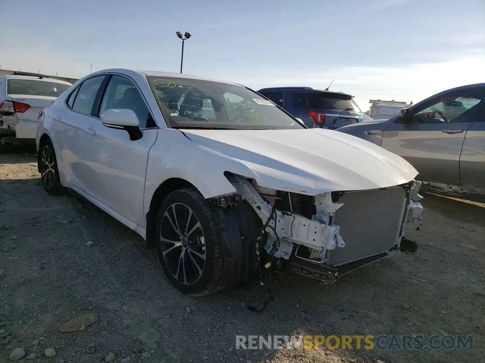 1 Photograph of a damaged car 4T1M11BKXLU016444 TOYOTA CAMRY 2020