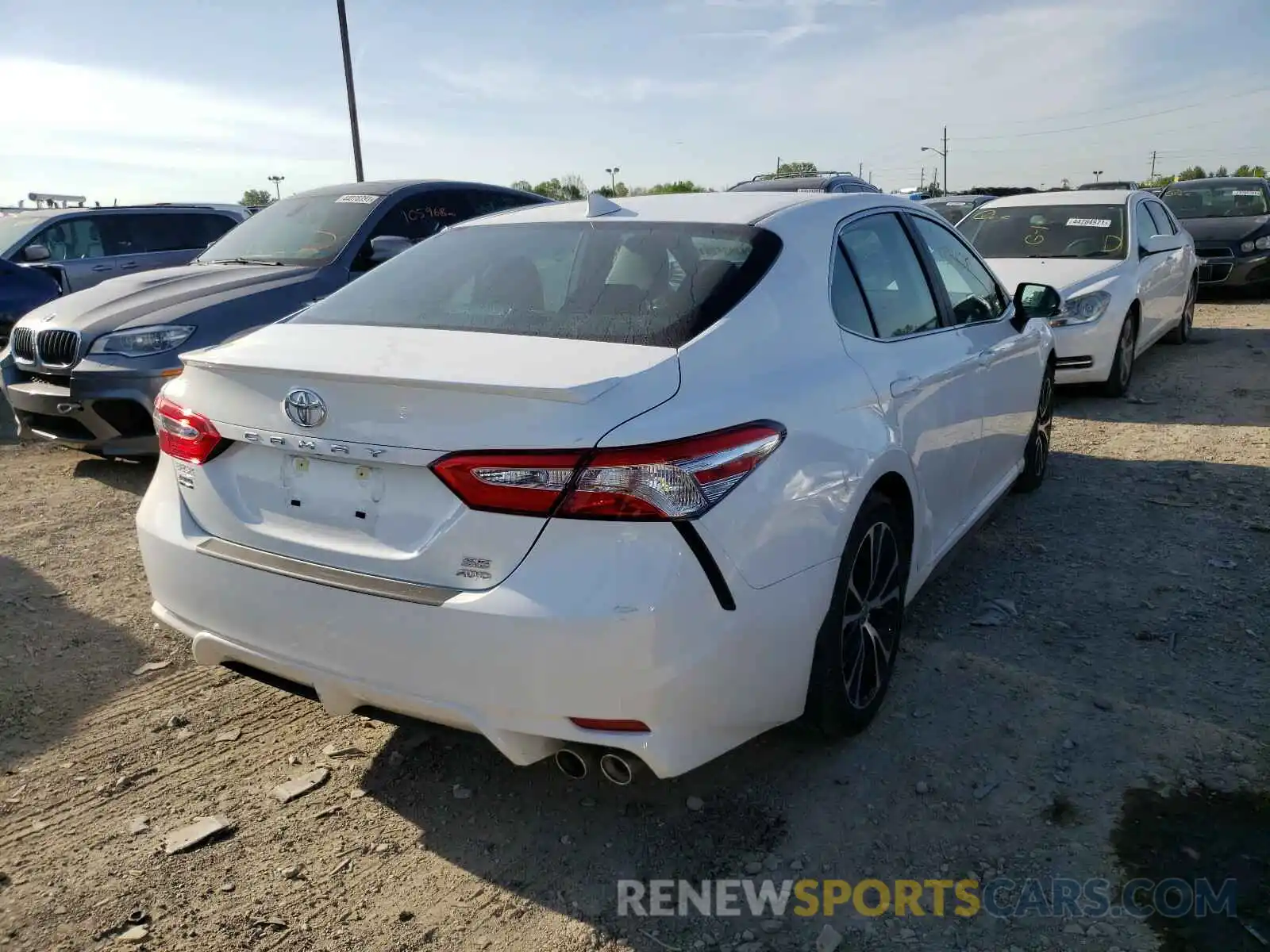 4 Photograph of a damaged car 4T1M11BKXLU016444 TOYOTA CAMRY 2020