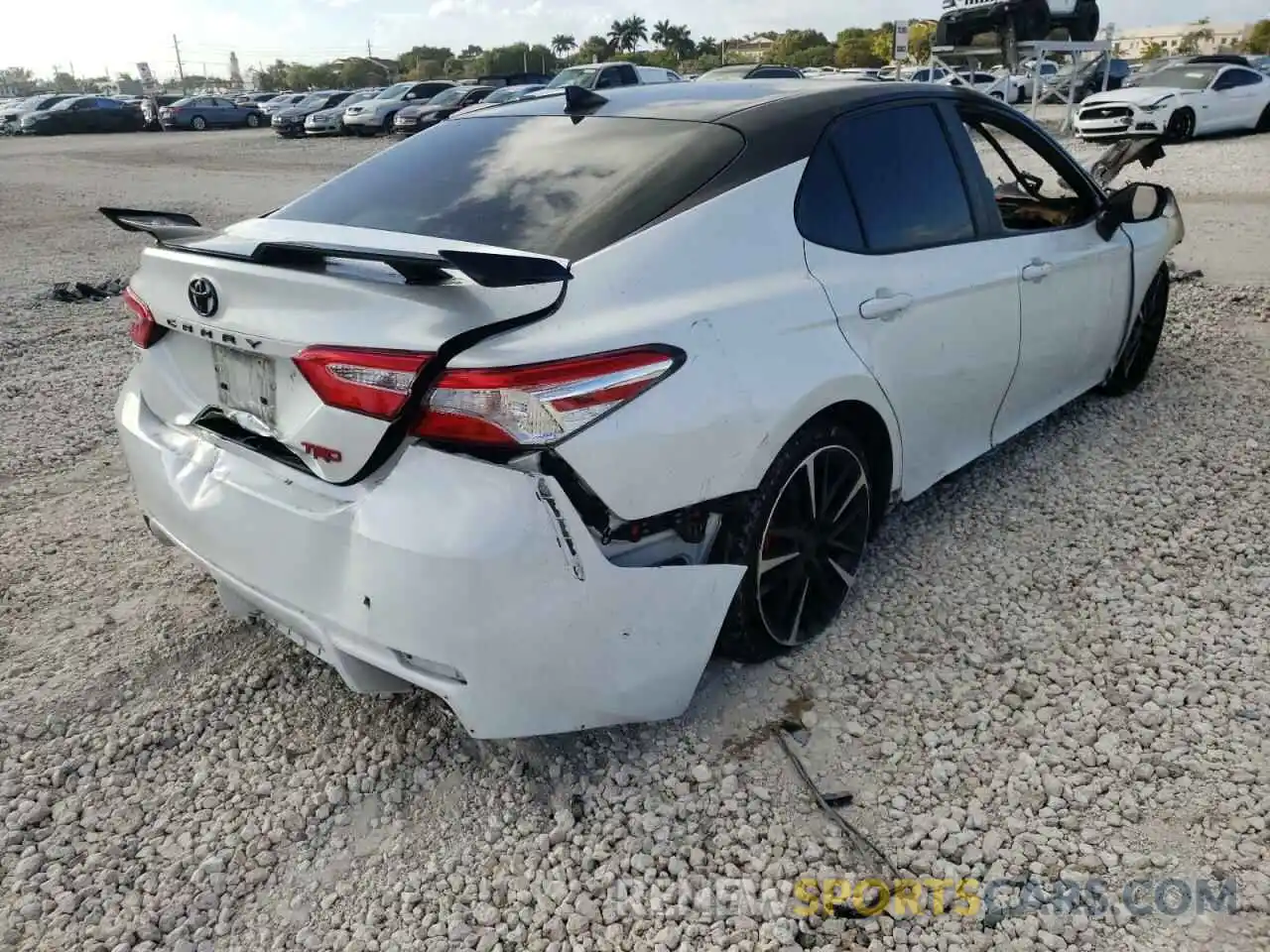 4 Photograph of a damaged car 4T1NZ1AK0LU041223 TOYOTA CAMRY 2020