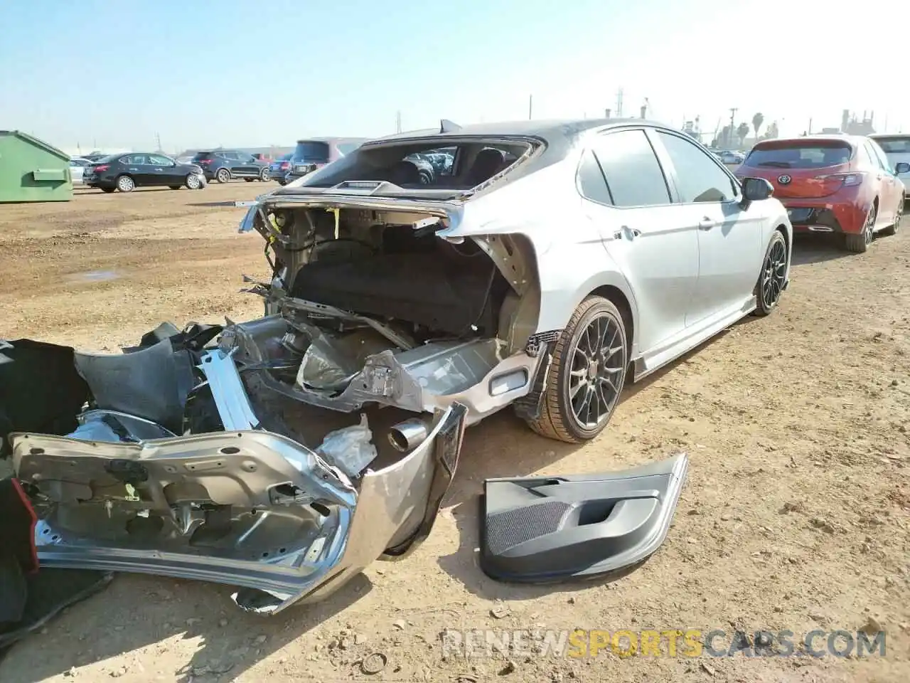 4 Photograph of a damaged car 4T1NZ1AK2LU038730 TOYOTA CAMRY 2020