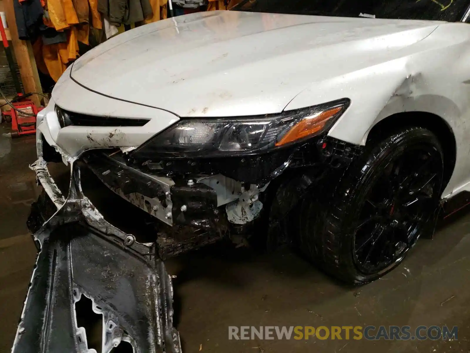 9 Photograph of a damaged car 4T1NZ1AK2LU042194 TOYOTA CAMRY 2020