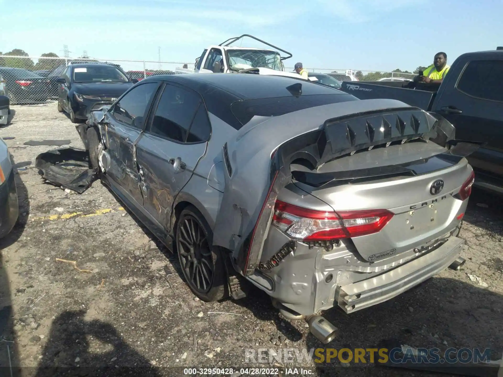 3 Photograph of a damaged car 4T1NZ1AK3LU043614 TOYOTA CAMRY 2020