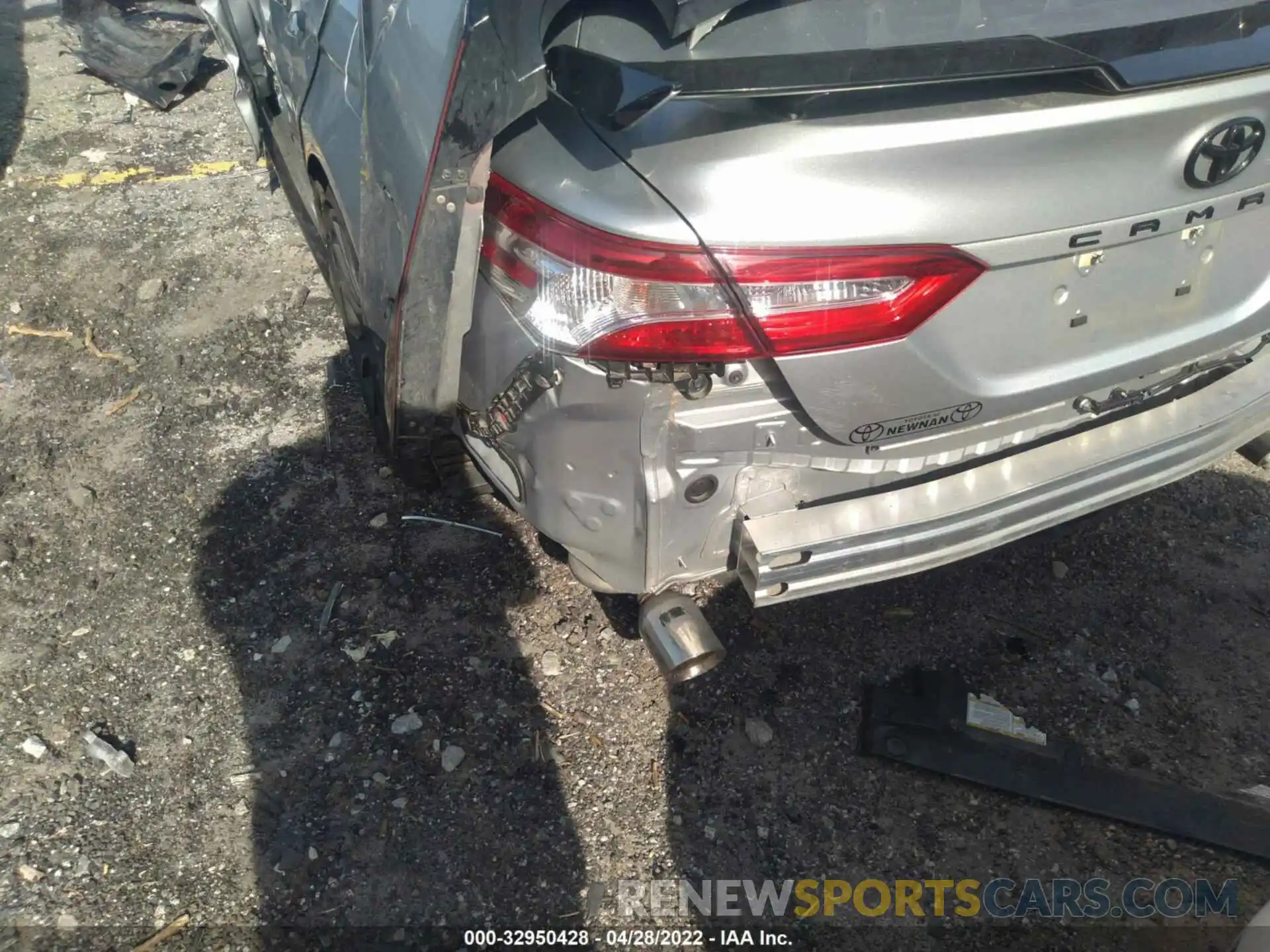 6 Photograph of a damaged car 4T1NZ1AK3LU043614 TOYOTA CAMRY 2020