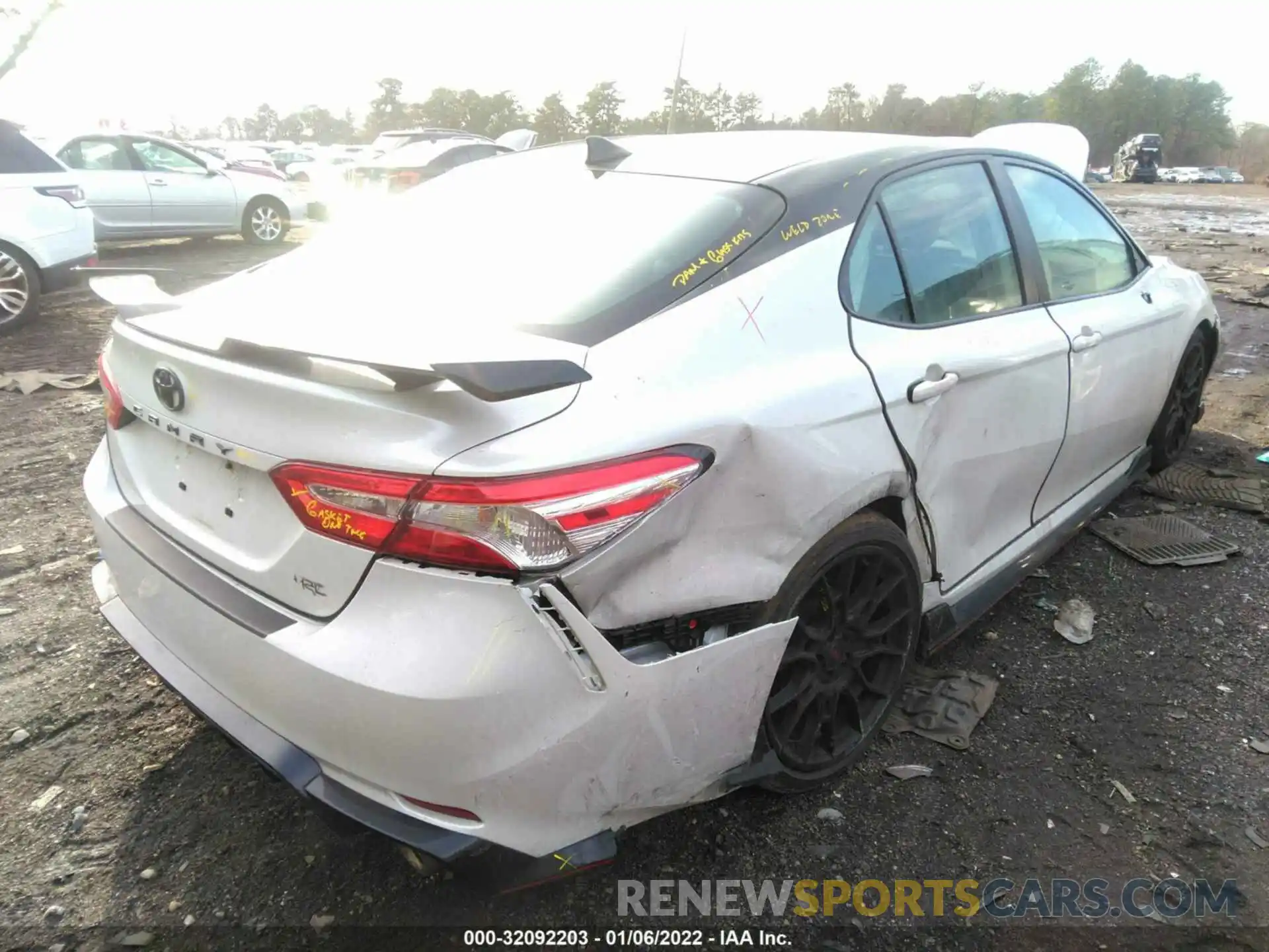 4 Photograph of a damaged car 4T1NZ1AK4LU041693 TOYOTA CAMRY 2020