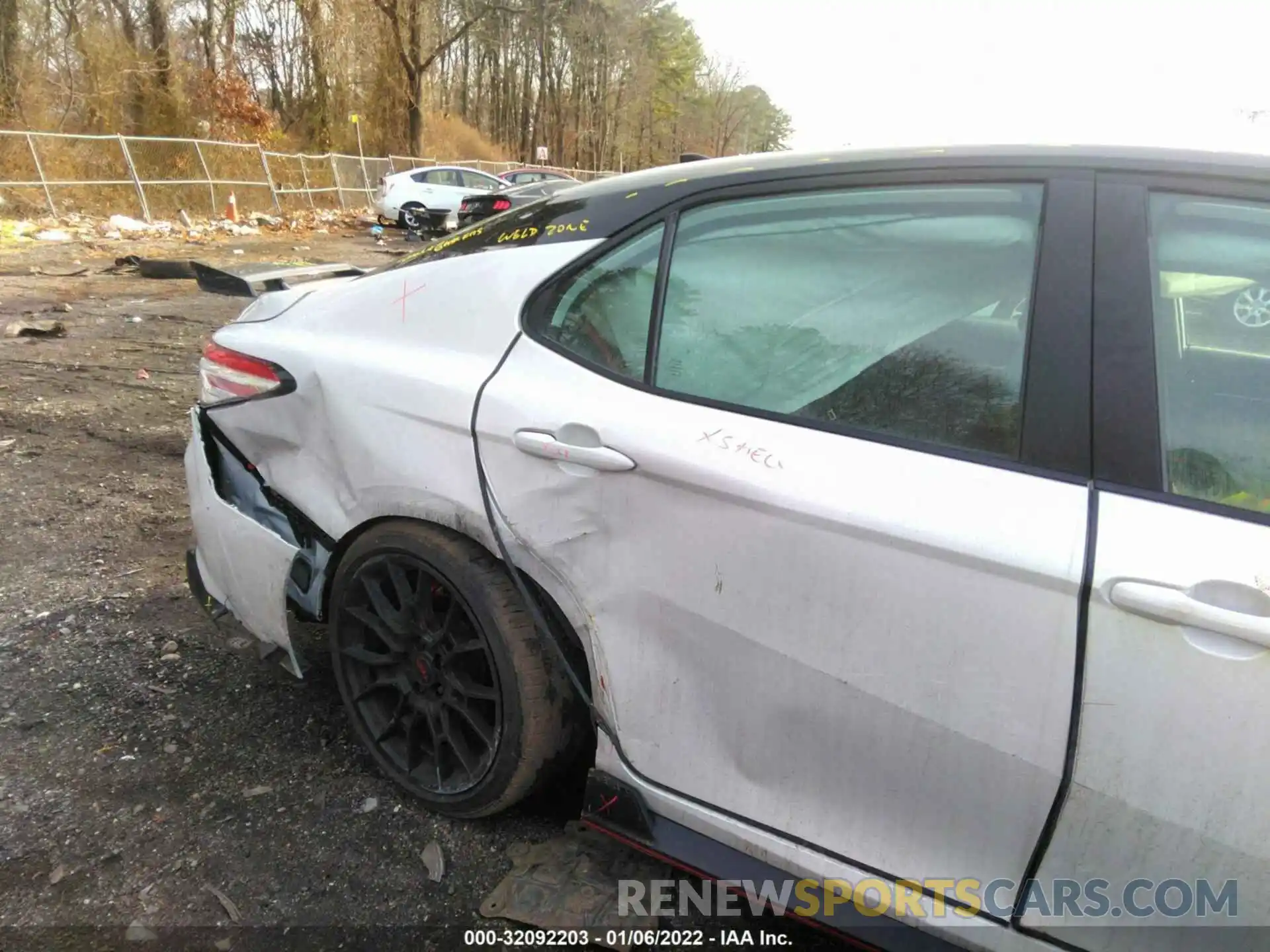 6 Photograph of a damaged car 4T1NZ1AK4LU041693 TOYOTA CAMRY 2020