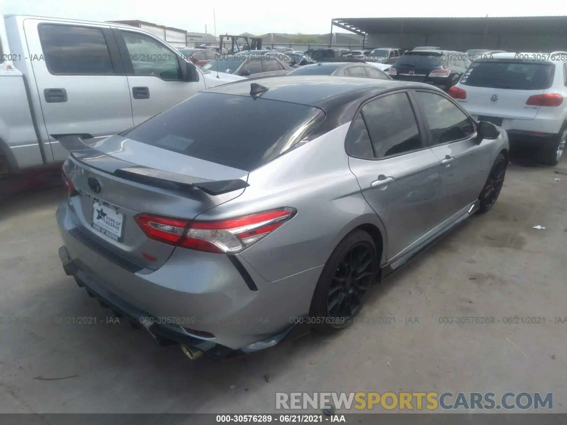 4 Photograph of a damaged car 4T1NZ1AK5LU039970 TOYOTA CAMRY 2020