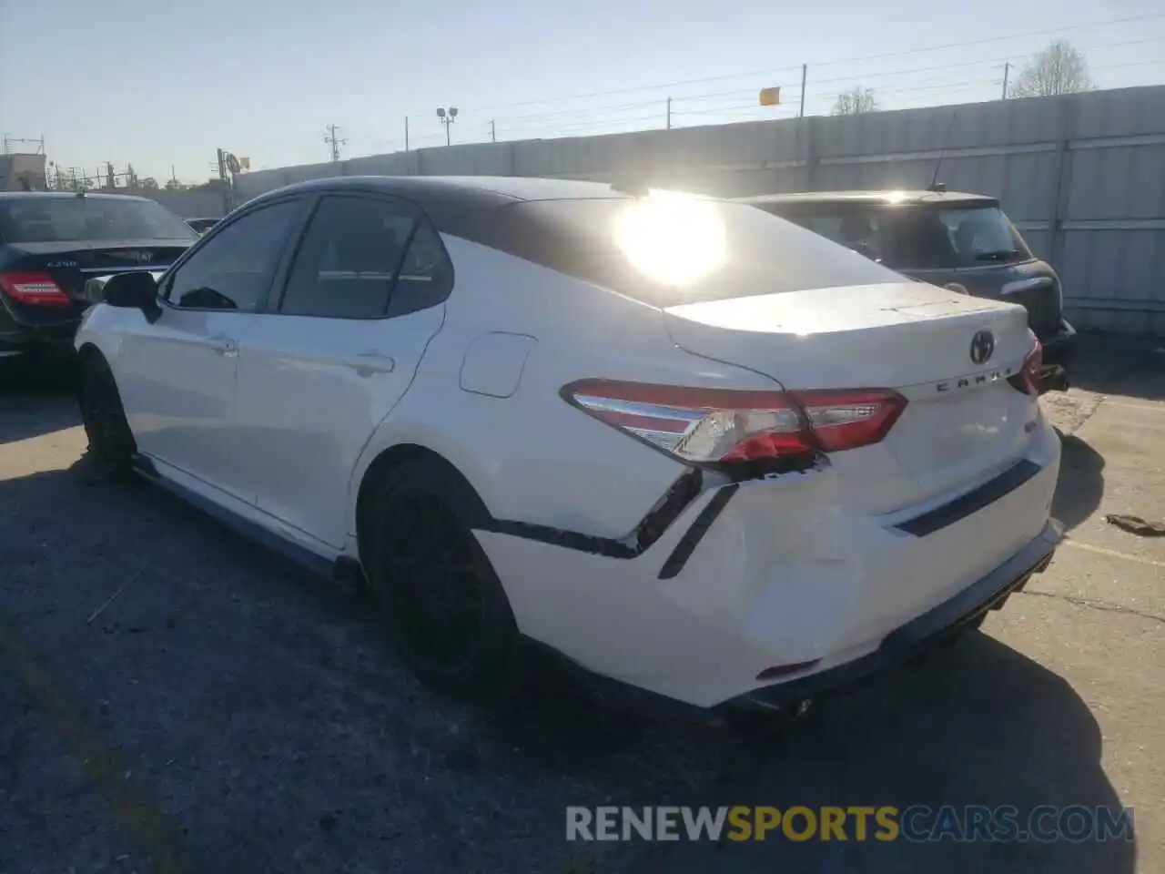 3 Photograph of a damaged car 4T1NZ1AK5LU040682 TOYOTA CAMRY 2020