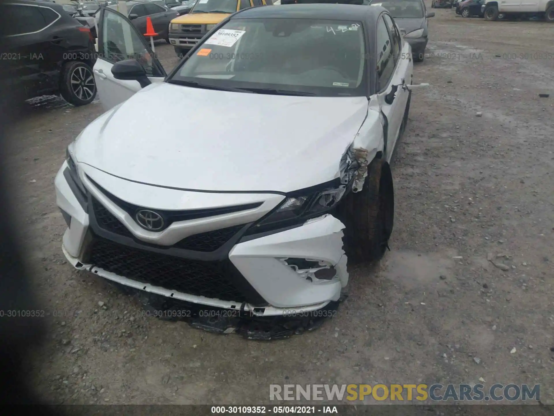 10 Photograph of a damaged car 4T1NZ1AK7LU037735 TOYOTA CAMRY 2020