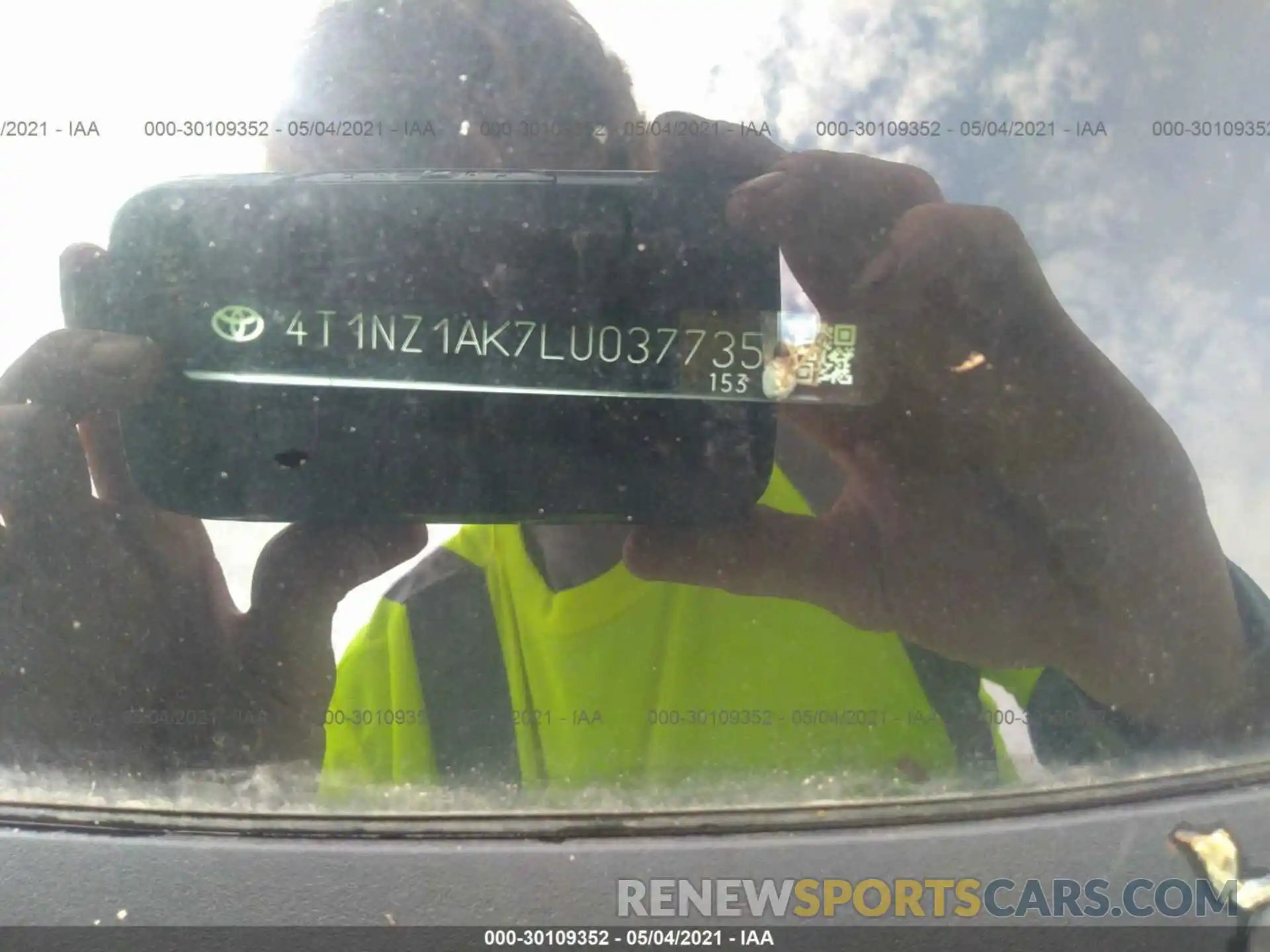 9 Photograph of a damaged car 4T1NZ1AK7LU037735 TOYOTA CAMRY 2020