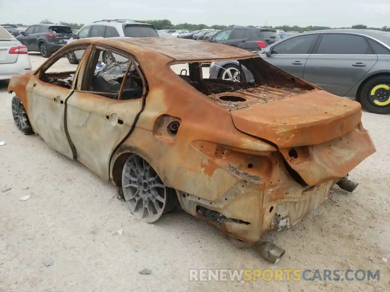 3 Photograph of a damaged car 4T1NZ1AK7LU046550 TOYOTA CAMRY 2020