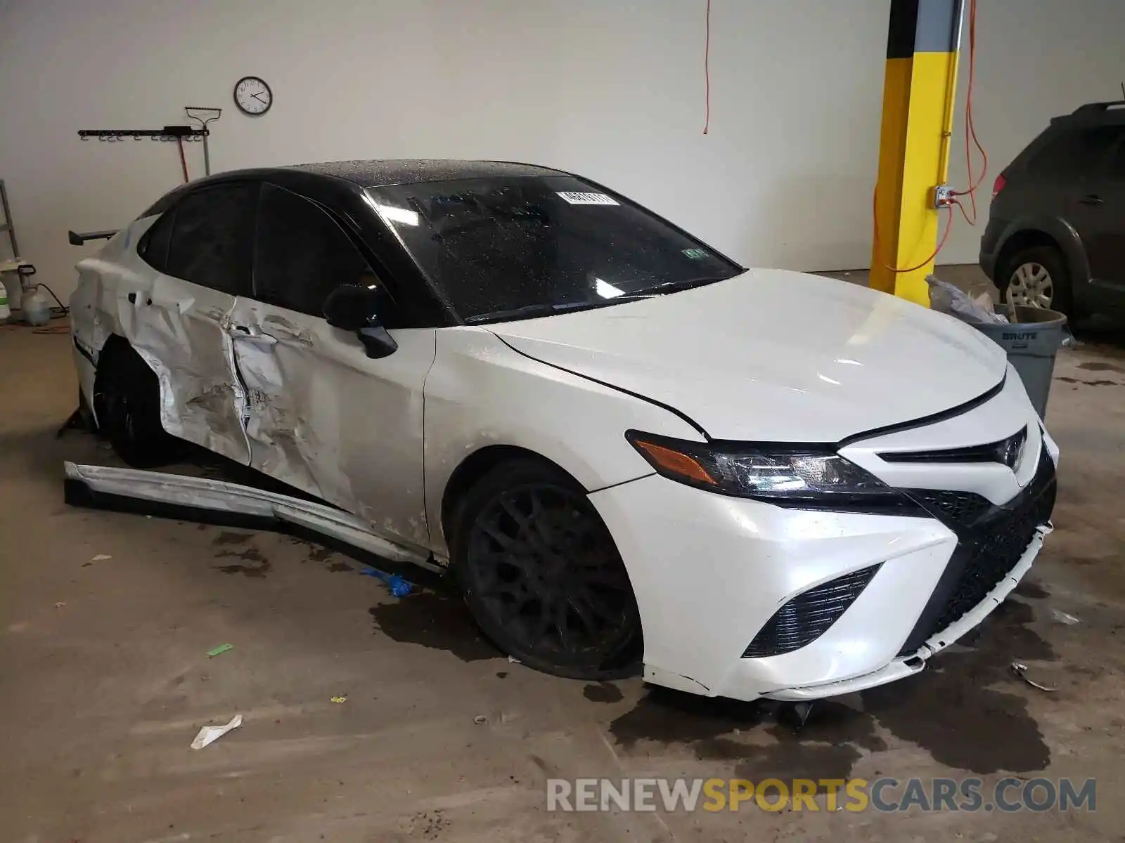 1 Photograph of a damaged car 4T1NZ1AK8LU037789 TOYOTA CAMRY 2020