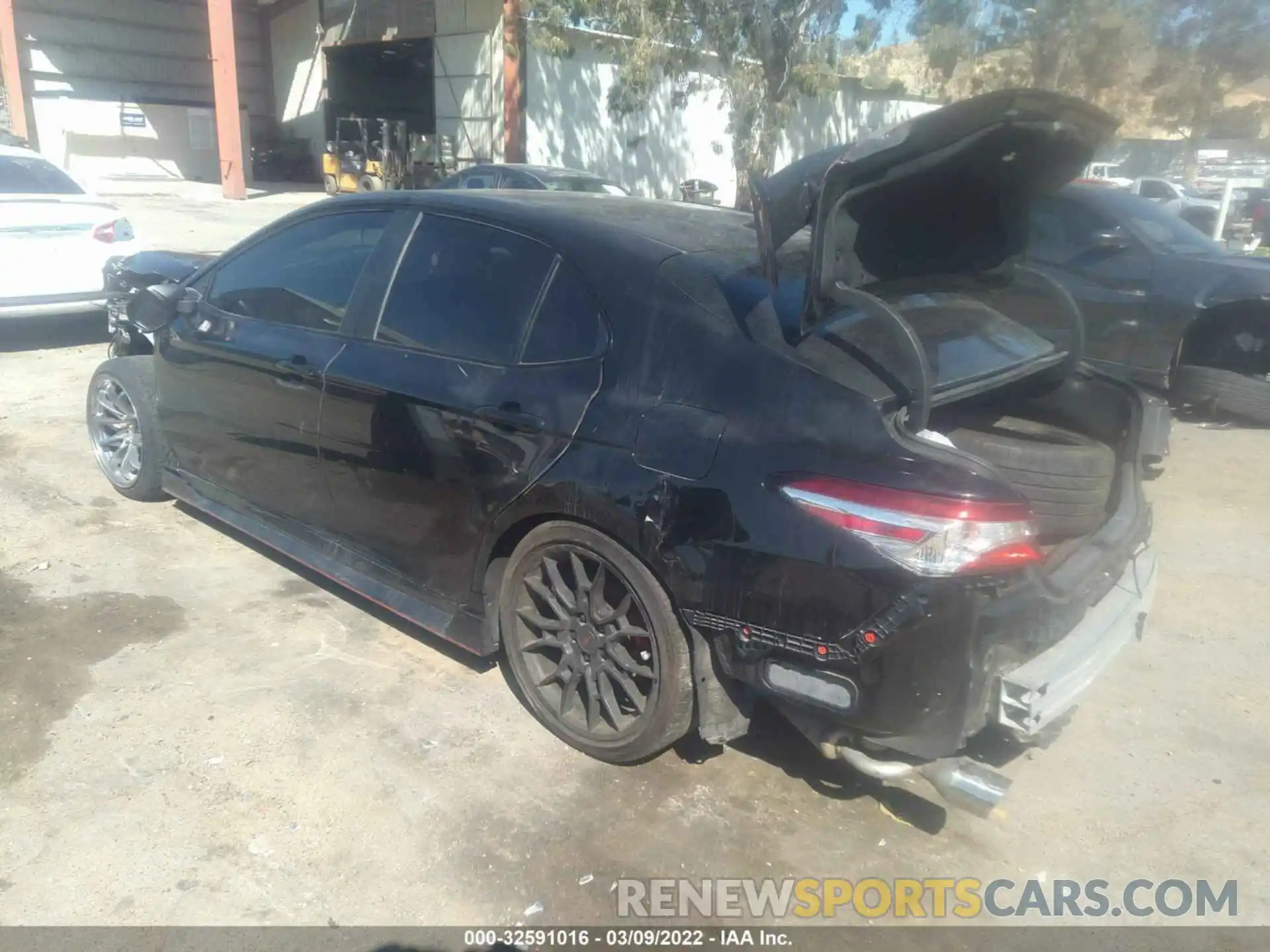 3 Photograph of a damaged car 4T1NZ1AK8LU041843 TOYOTA CAMRY 2020