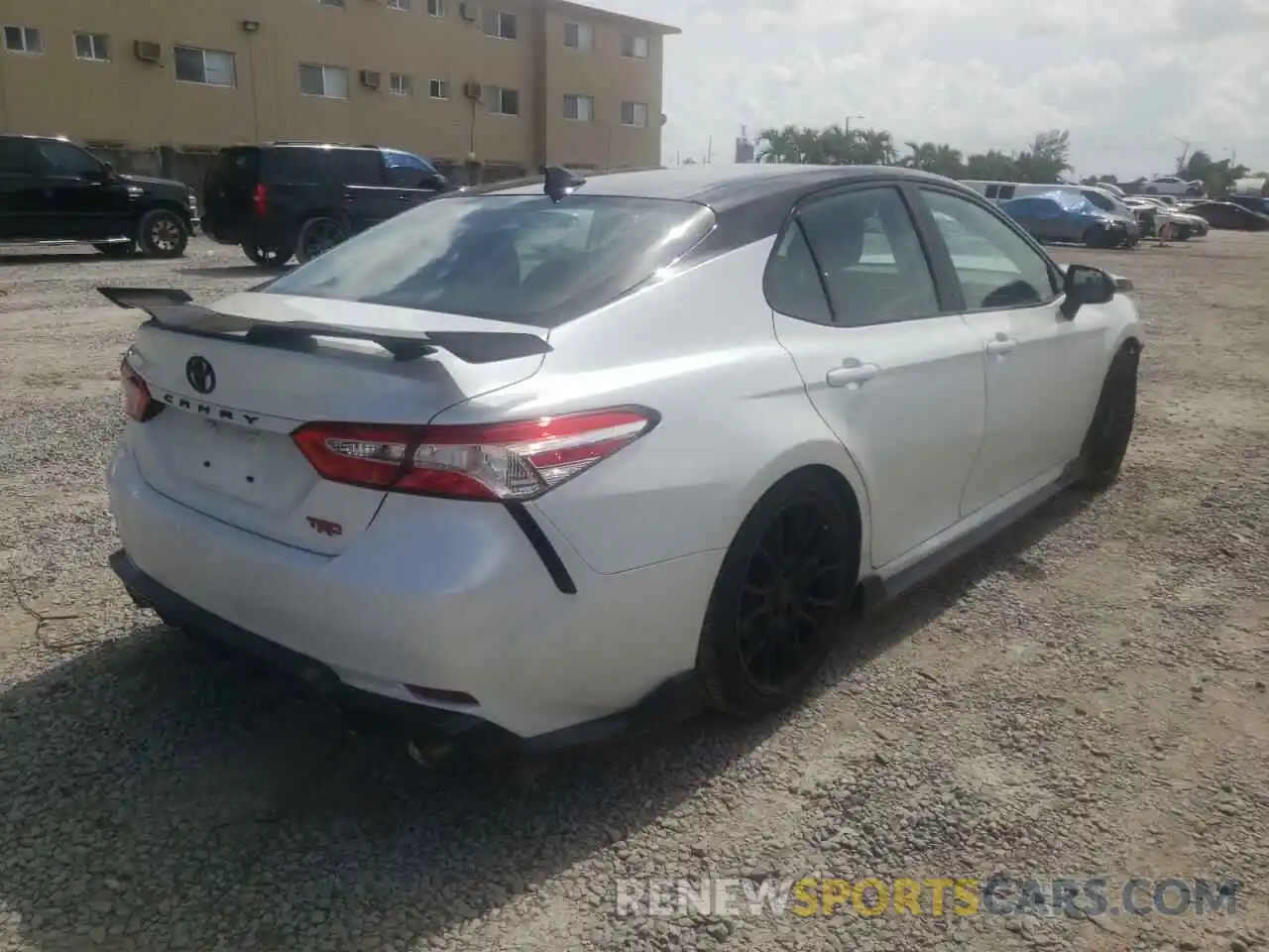 4 Photograph of a damaged car 4T1NZ1AK9LU043519 TOYOTA CAMRY 2020