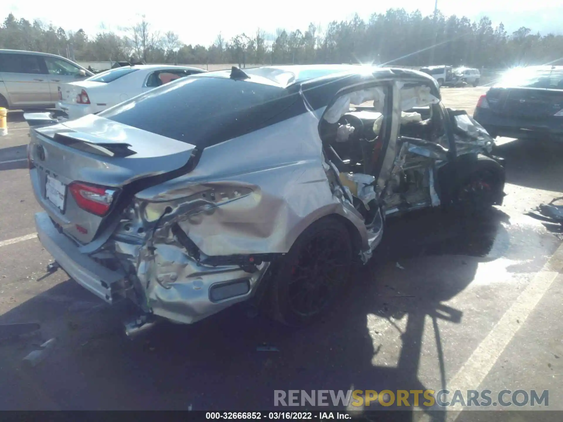 4 Photograph of a damaged car 4T1NZ1AKXLU037261 TOYOTA CAMRY 2020