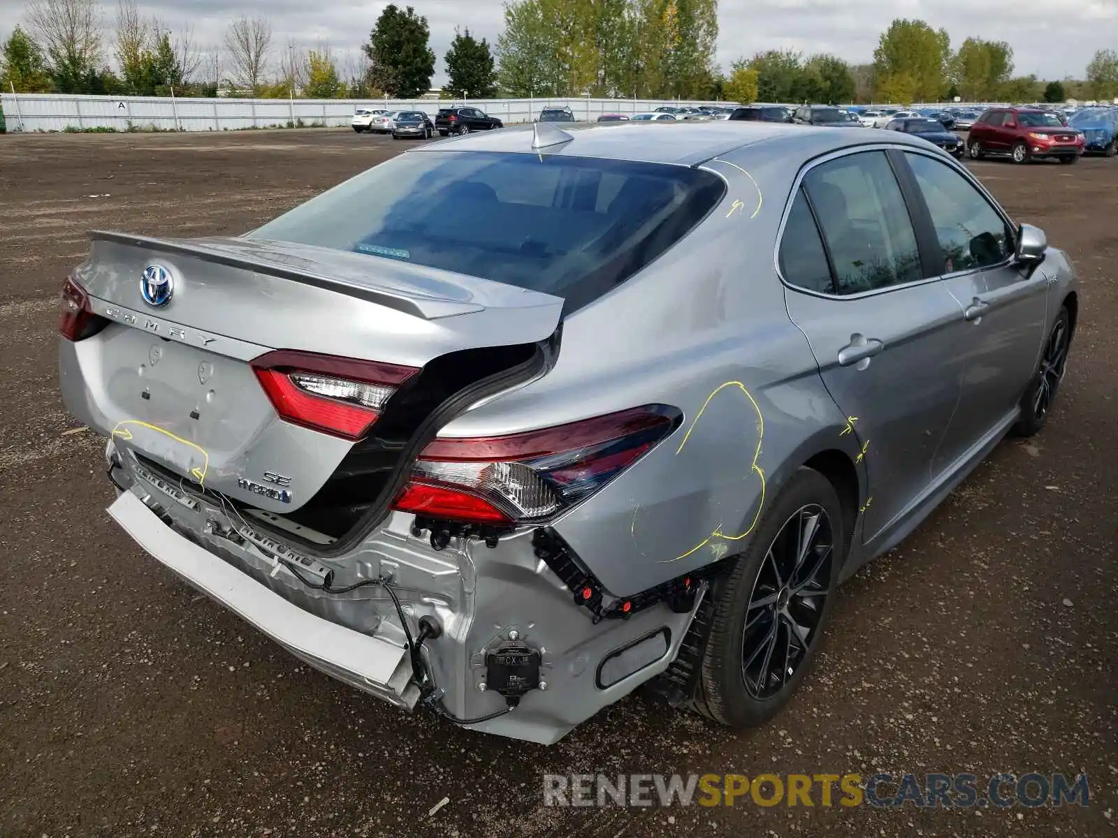 4 Photograph of a damaged car 4T1B21HK8MU015516 TOYOTA CAMRY 2021