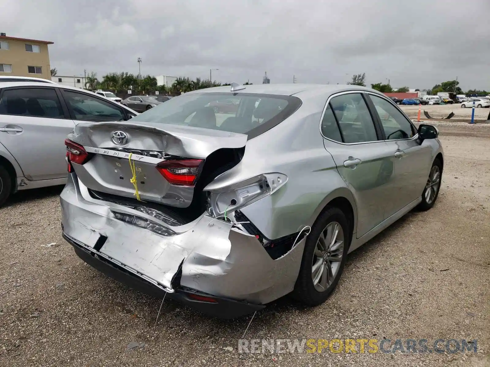 4 Photograph of a damaged car 4T1C11AK0MU561521 TOYOTA CAMRY 2021