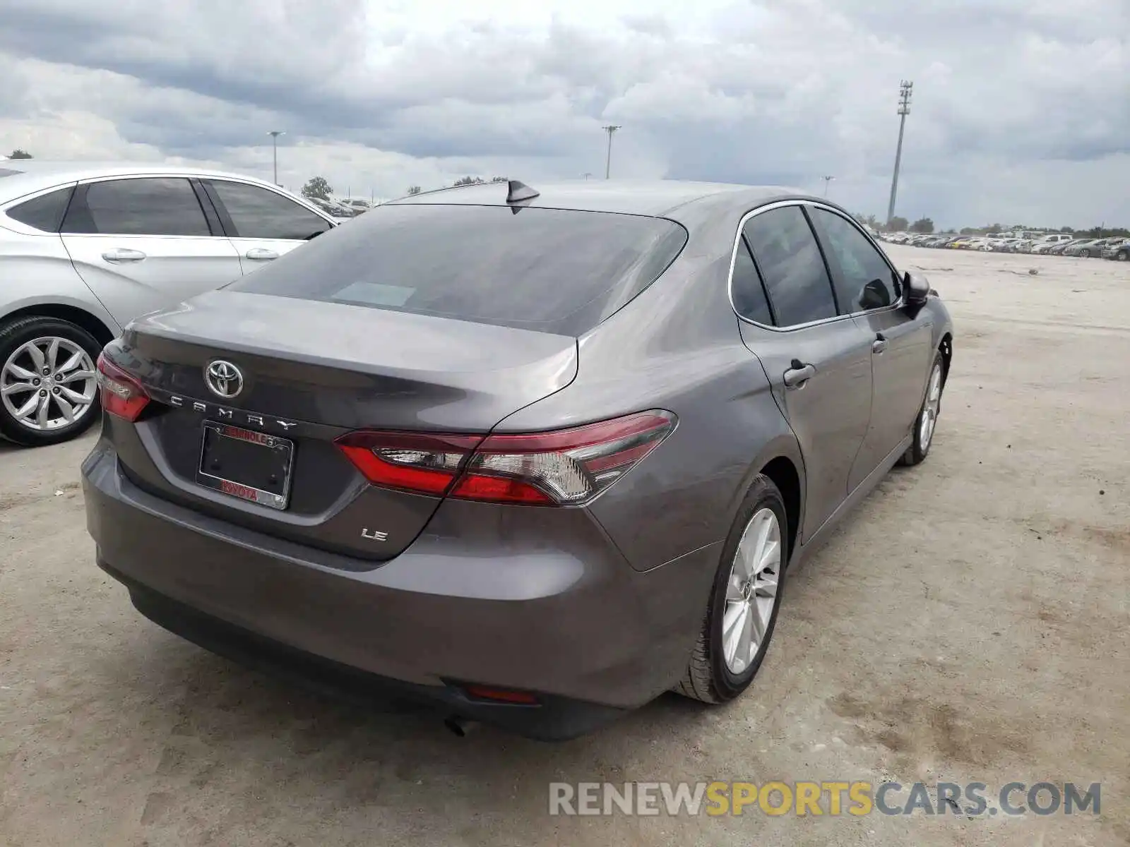 4 Photograph of a damaged car 4T1C11AK0MU566976 TOYOTA CAMRY 2021