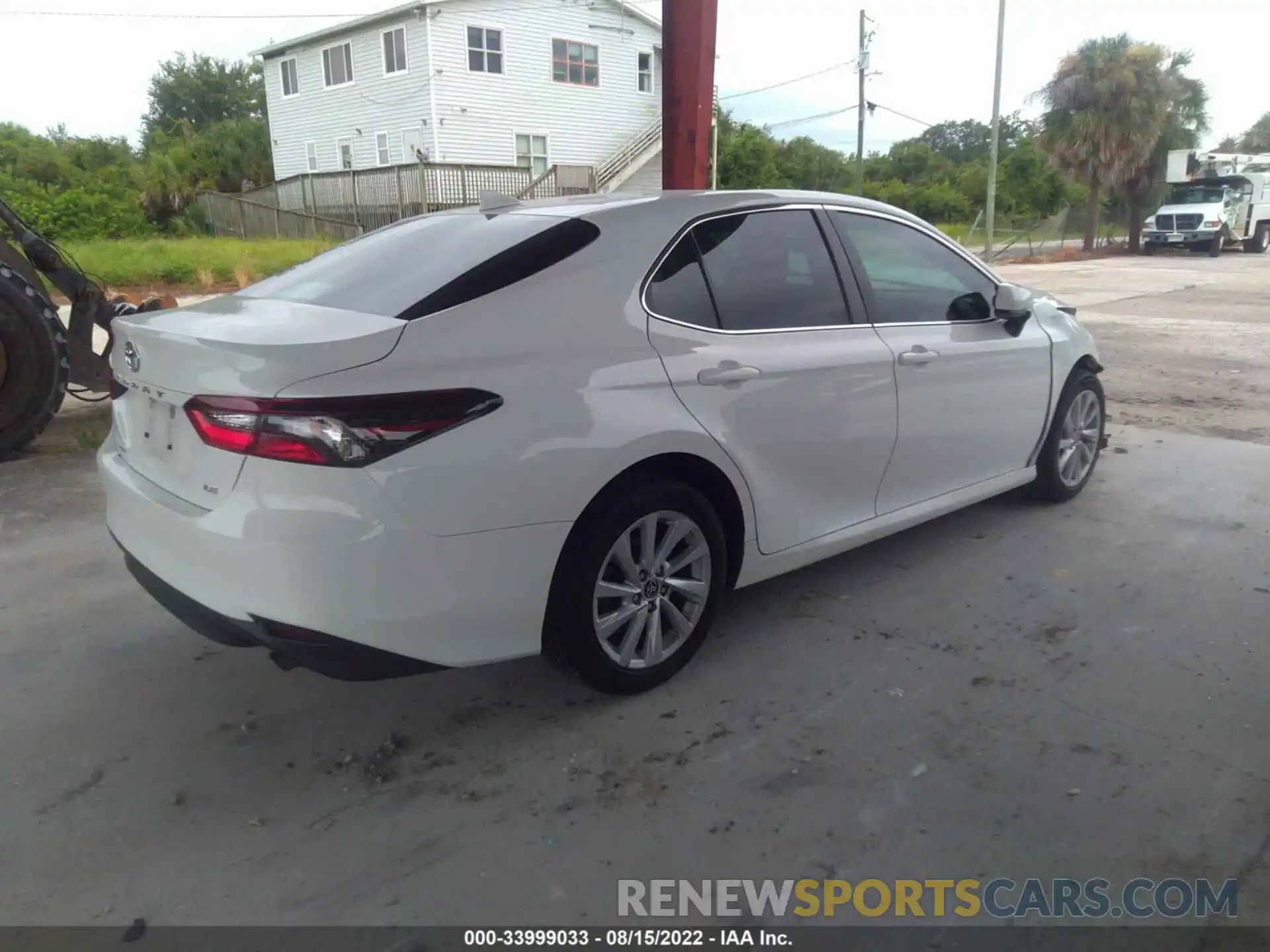 4 Photograph of a damaged car 4T1C11AK0MU614816 TOYOTA CAMRY 2021