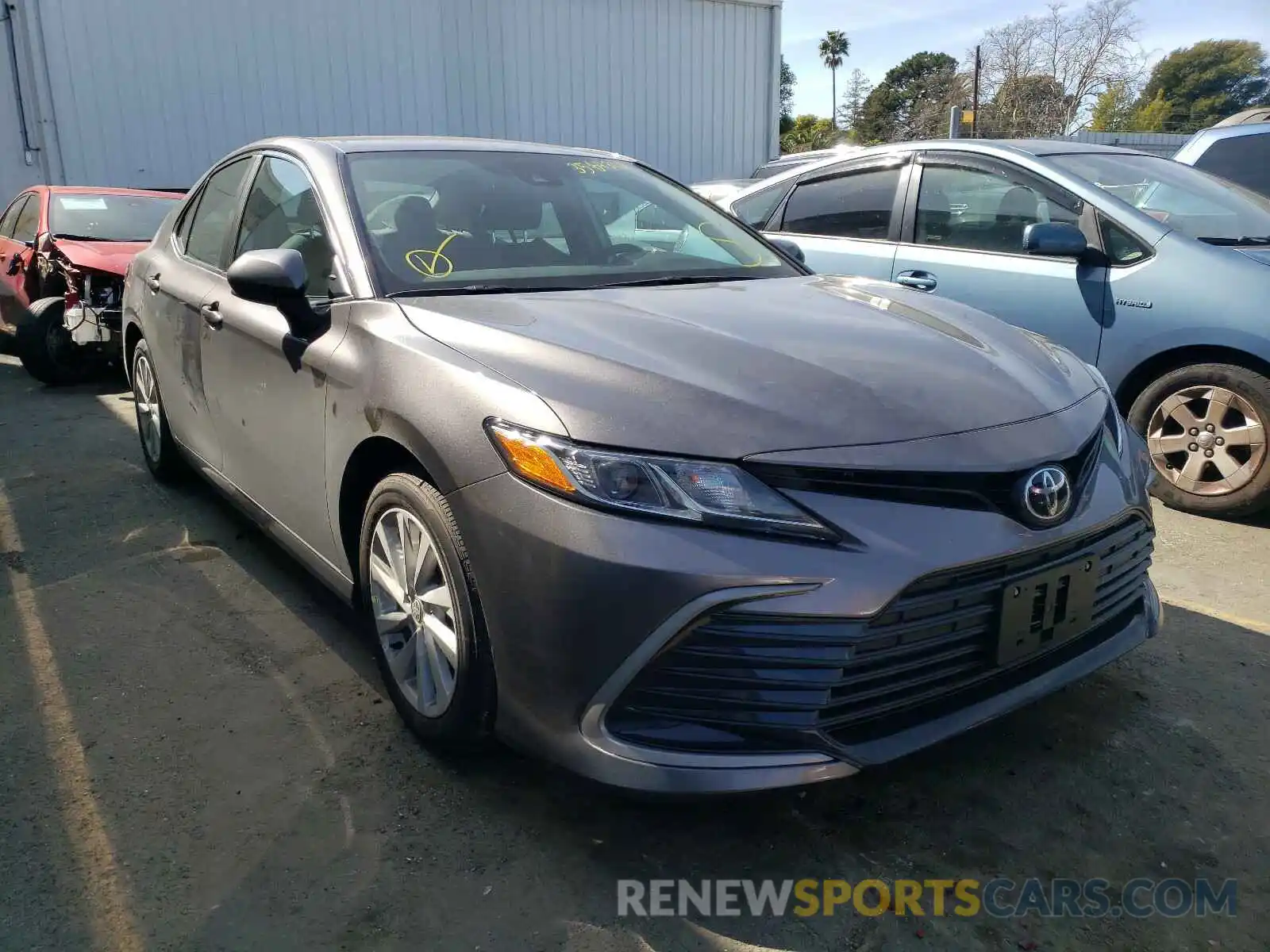 1 Photograph of a damaged car 4T1C11AK1MU540080 TOYOTA CAMRY 2021