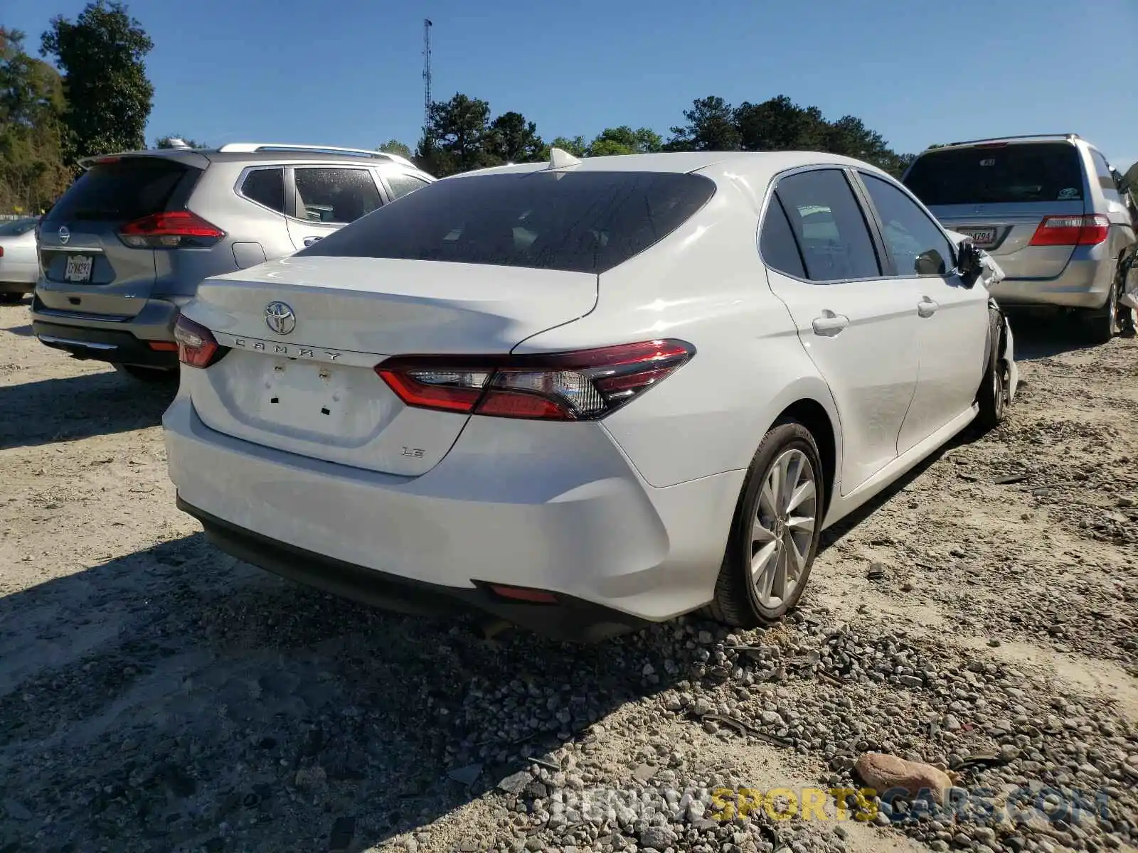 4 Photograph of a damaged car 4T1C11AK1MU547627 TOYOTA CAMRY 2021