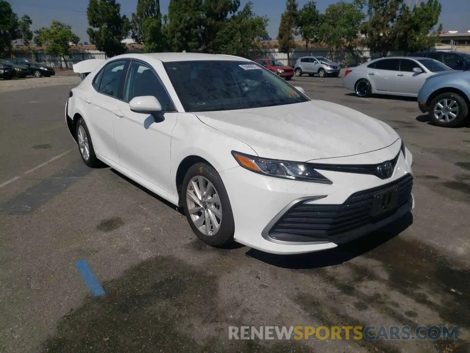 1 Photograph of a damaged car 4T1C11AK1MU560393 TOYOTA CAMRY 2021