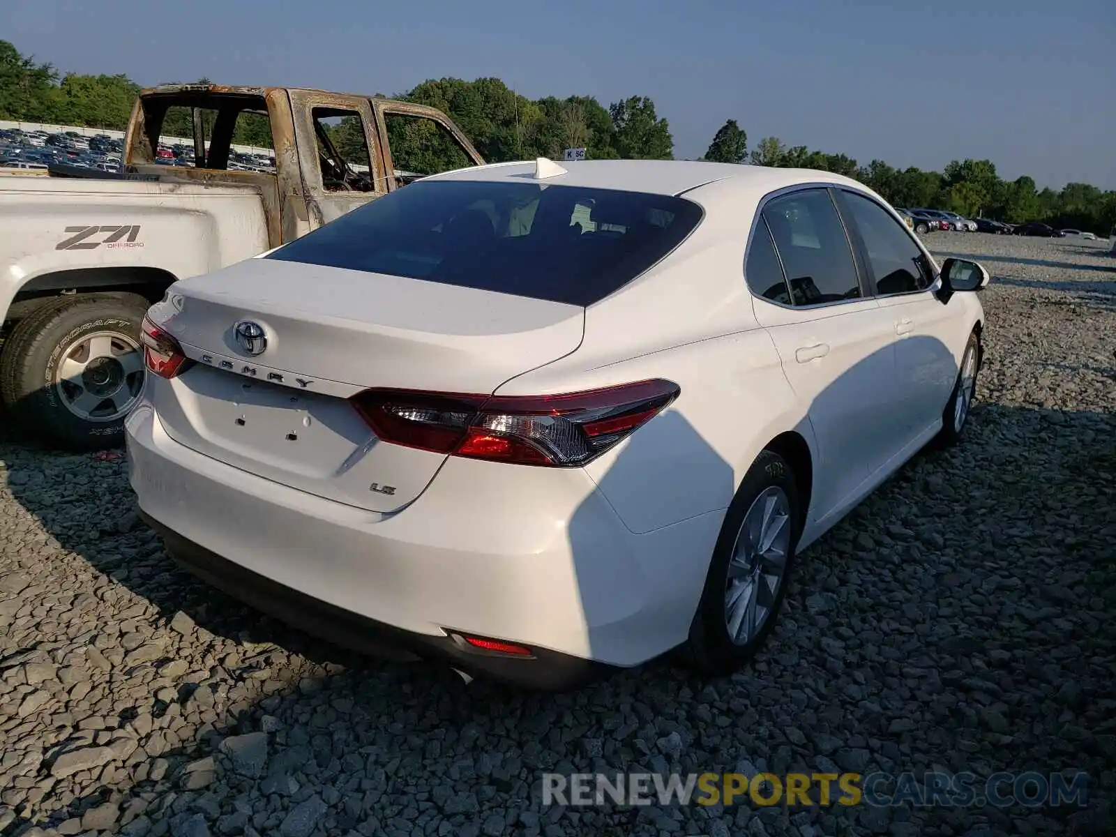 4 Photograph of a damaged car 4T1C11AK1MU569918 TOYOTA CAMRY 2021