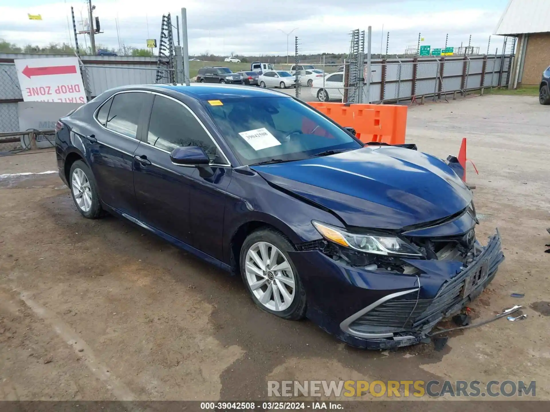 1 Photograph of a damaged car 4T1C11AK1MU612038 TOYOTA CAMRY 2021