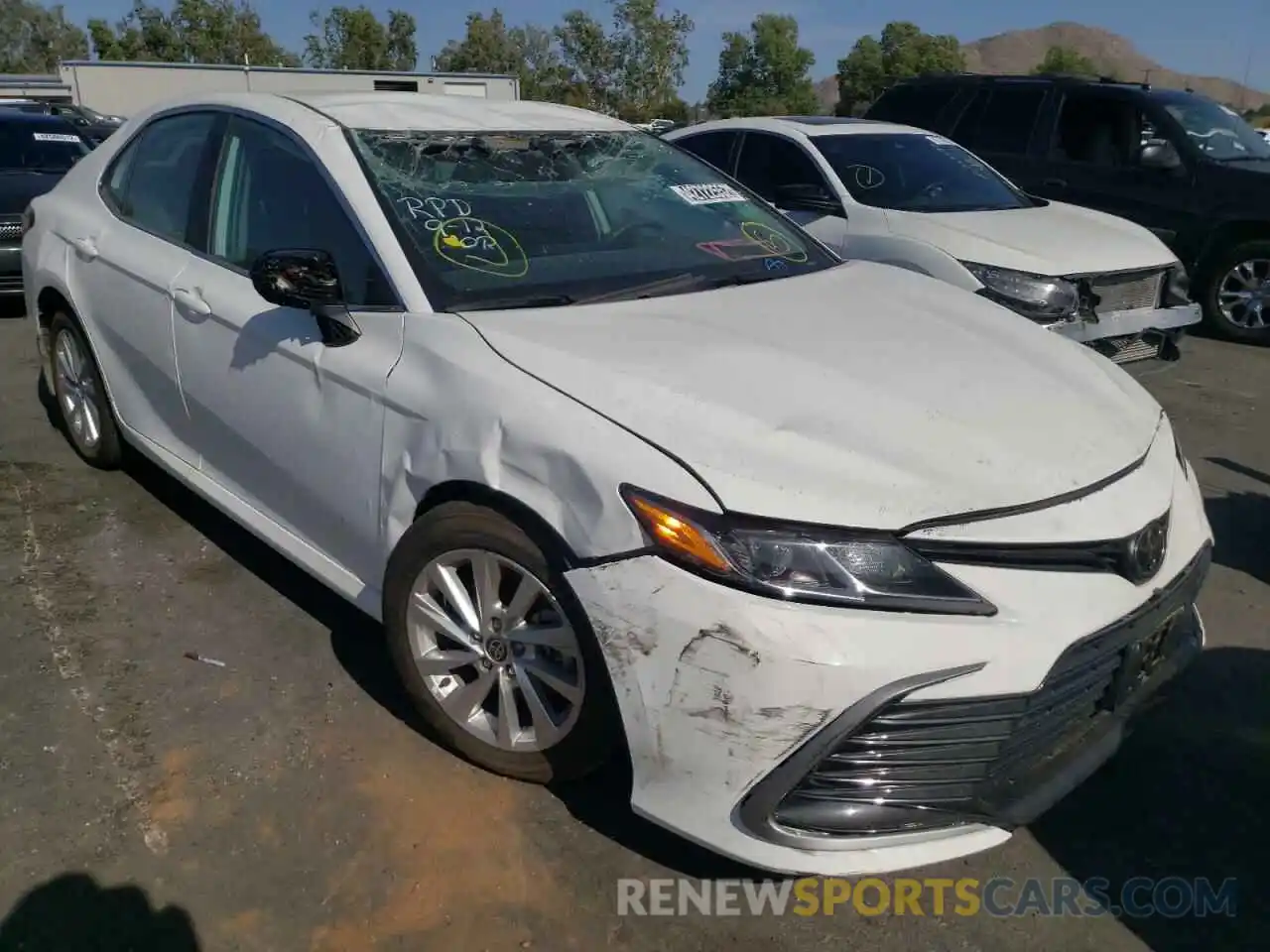 1 Photograph of a damaged car 4T1C11AK2MU560886 TOYOTA CAMRY 2021