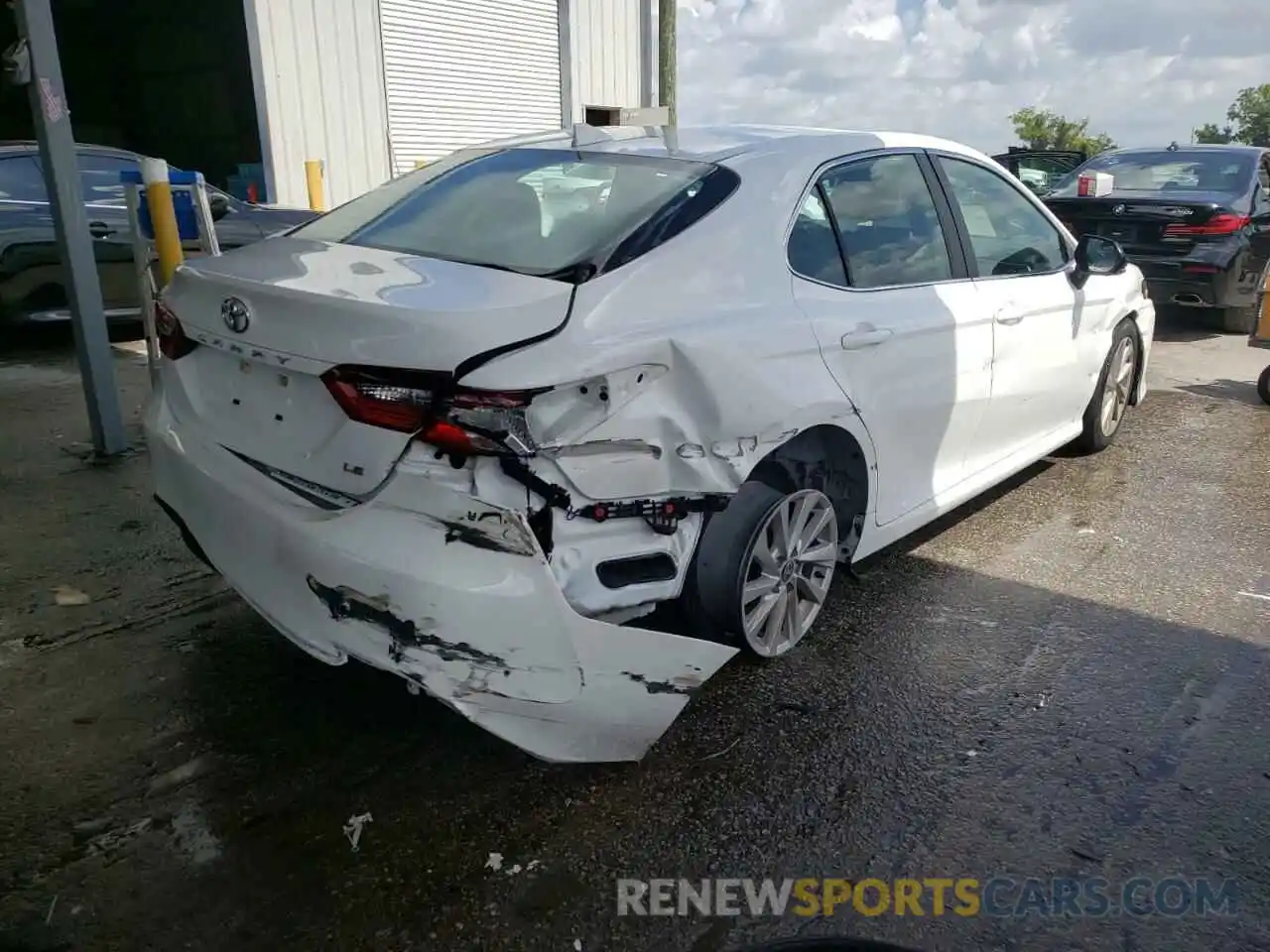 4 Photograph of a damaged car 4T1C11AK2MU573721 TOYOTA CAMRY 2021