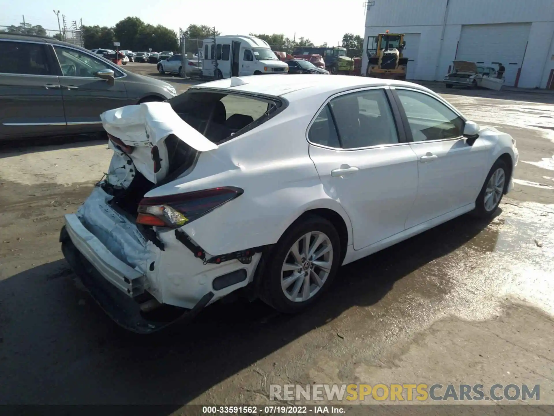 4 Photograph of a damaged car 4T1C11AK2MU589949 TOYOTA CAMRY 2021