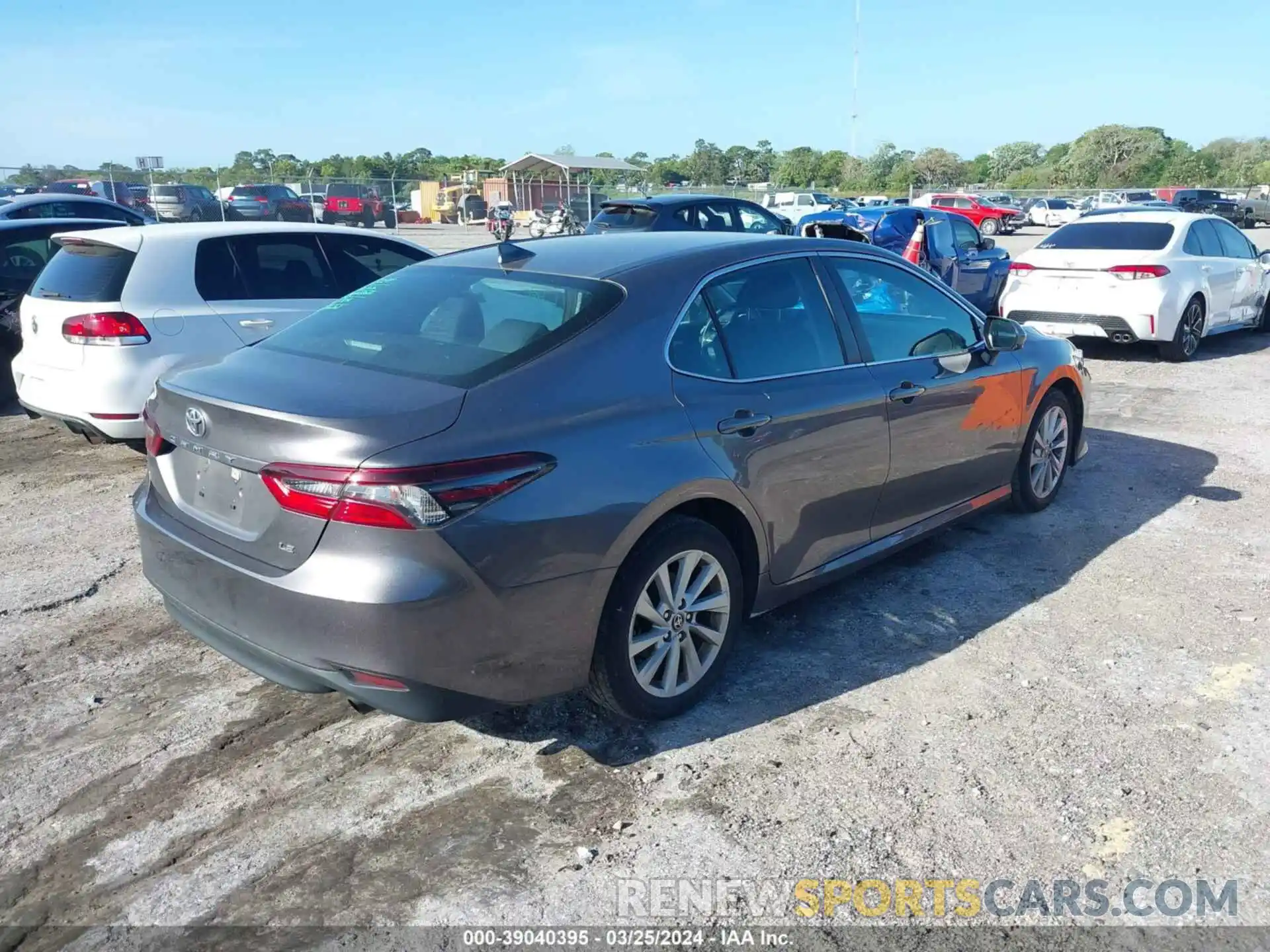 4 Photograph of a damaged car 4T1C11AK2MU600643 TOYOTA CAMRY 2021