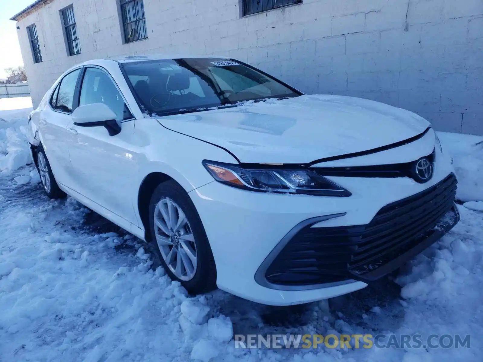 1 Photograph of a damaged car 4T1C11AK3MU515844 TOYOTA CAMRY 2021