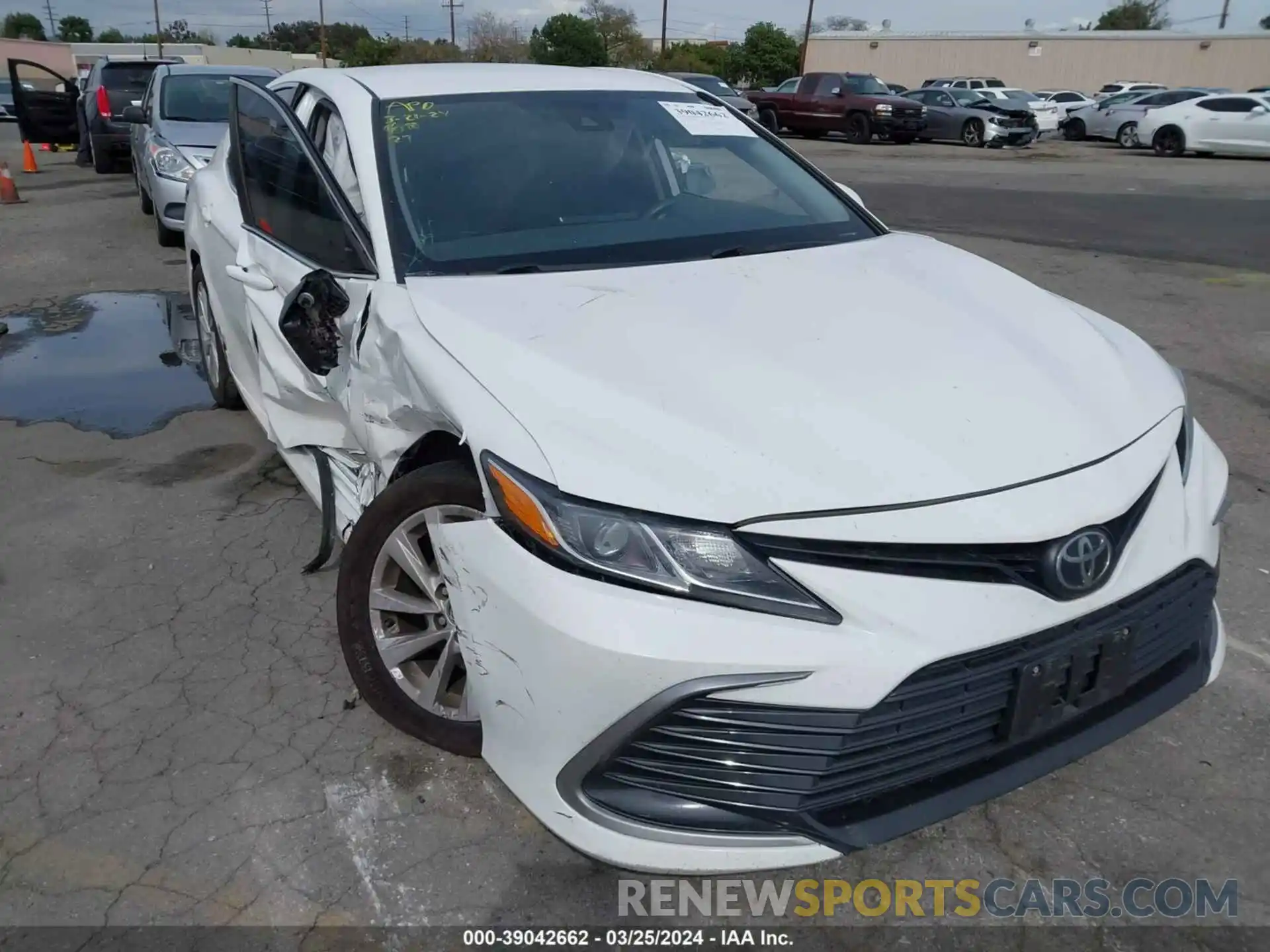 1 Photograph of a damaged car 4T1C11AK3MU562131 TOYOTA CAMRY 2021