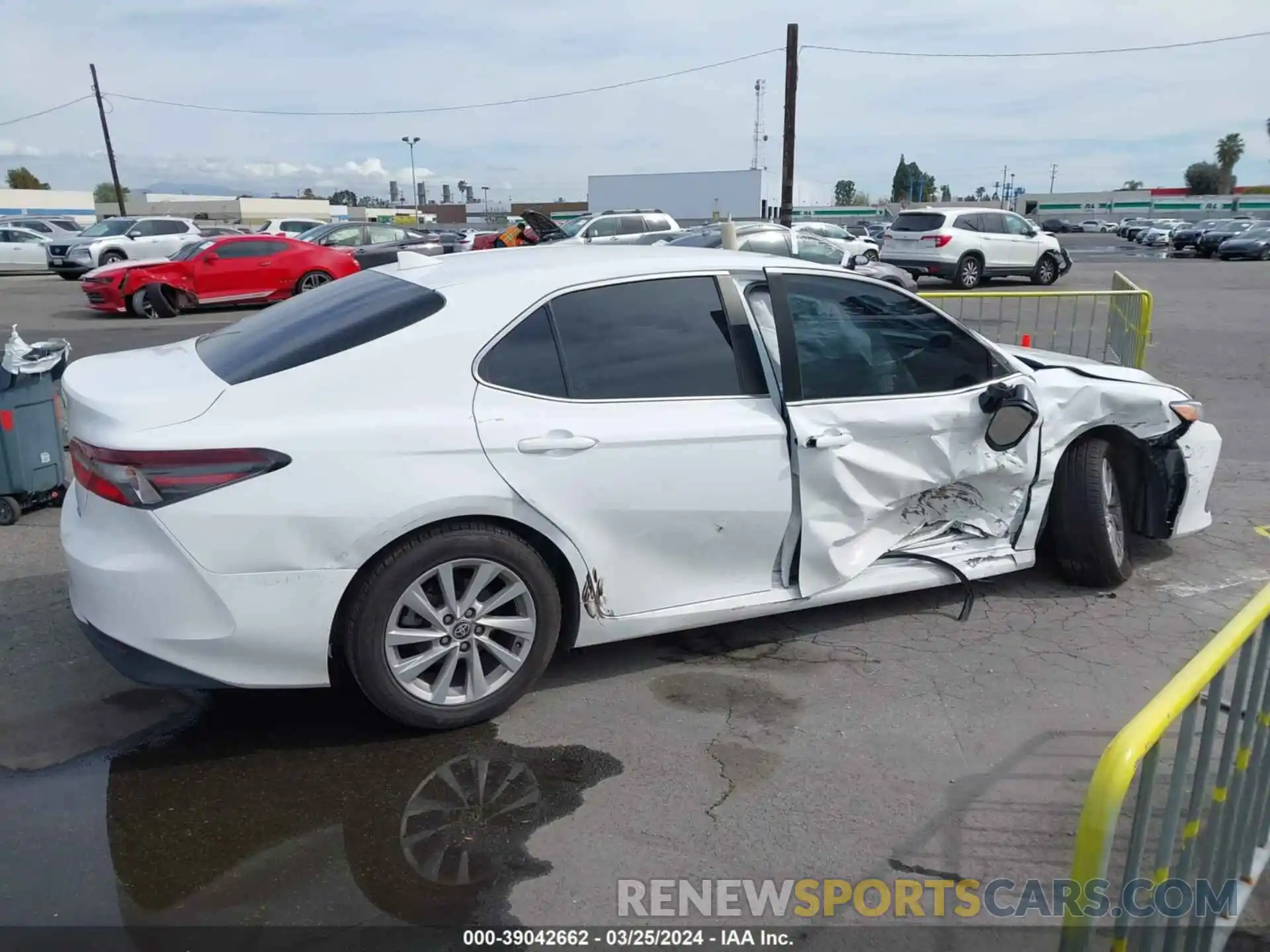 12 Photograph of a damaged car 4T1C11AK3MU562131 TOYOTA CAMRY 2021