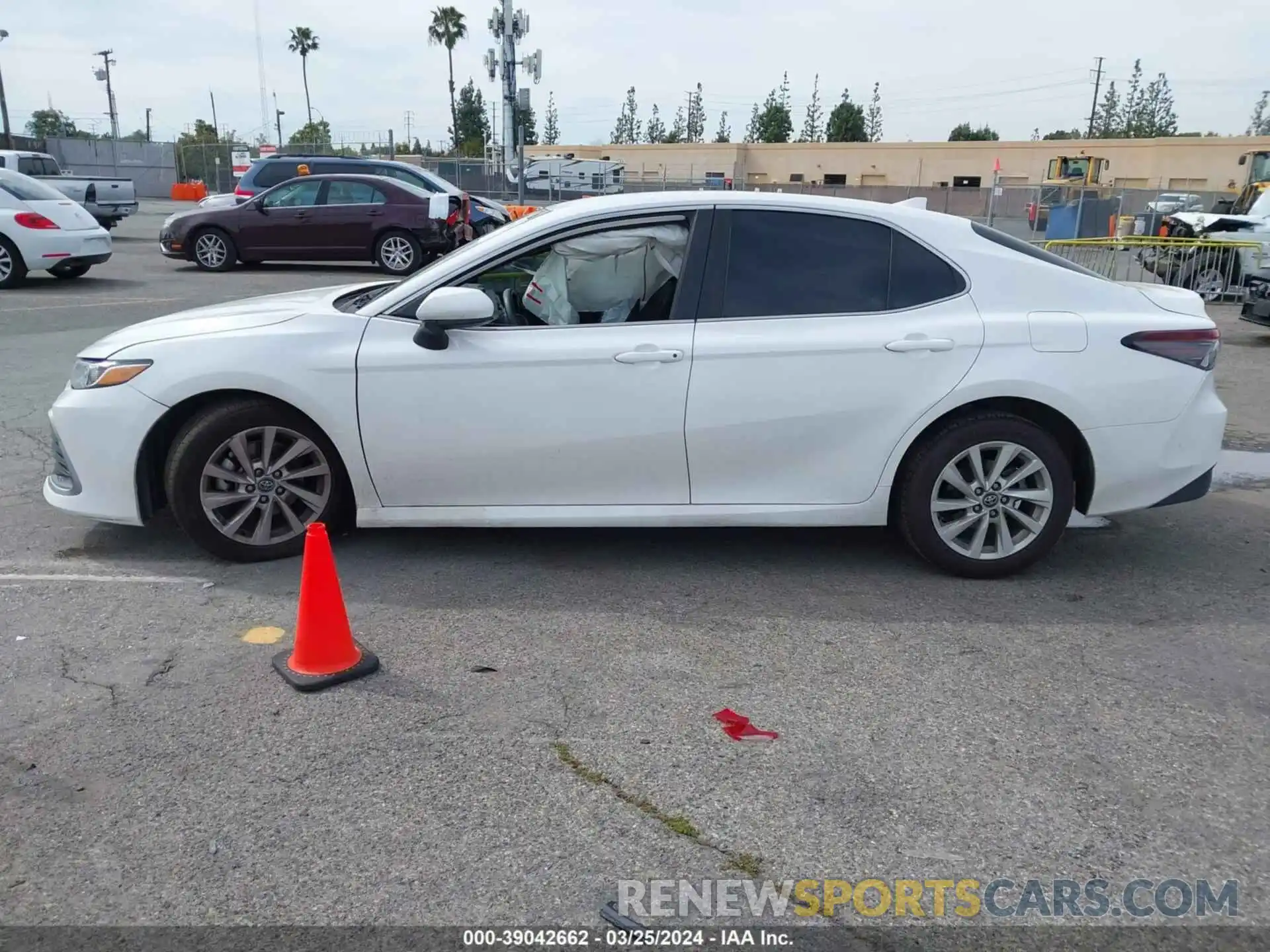 13 Photograph of a damaged car 4T1C11AK3MU562131 TOYOTA CAMRY 2021